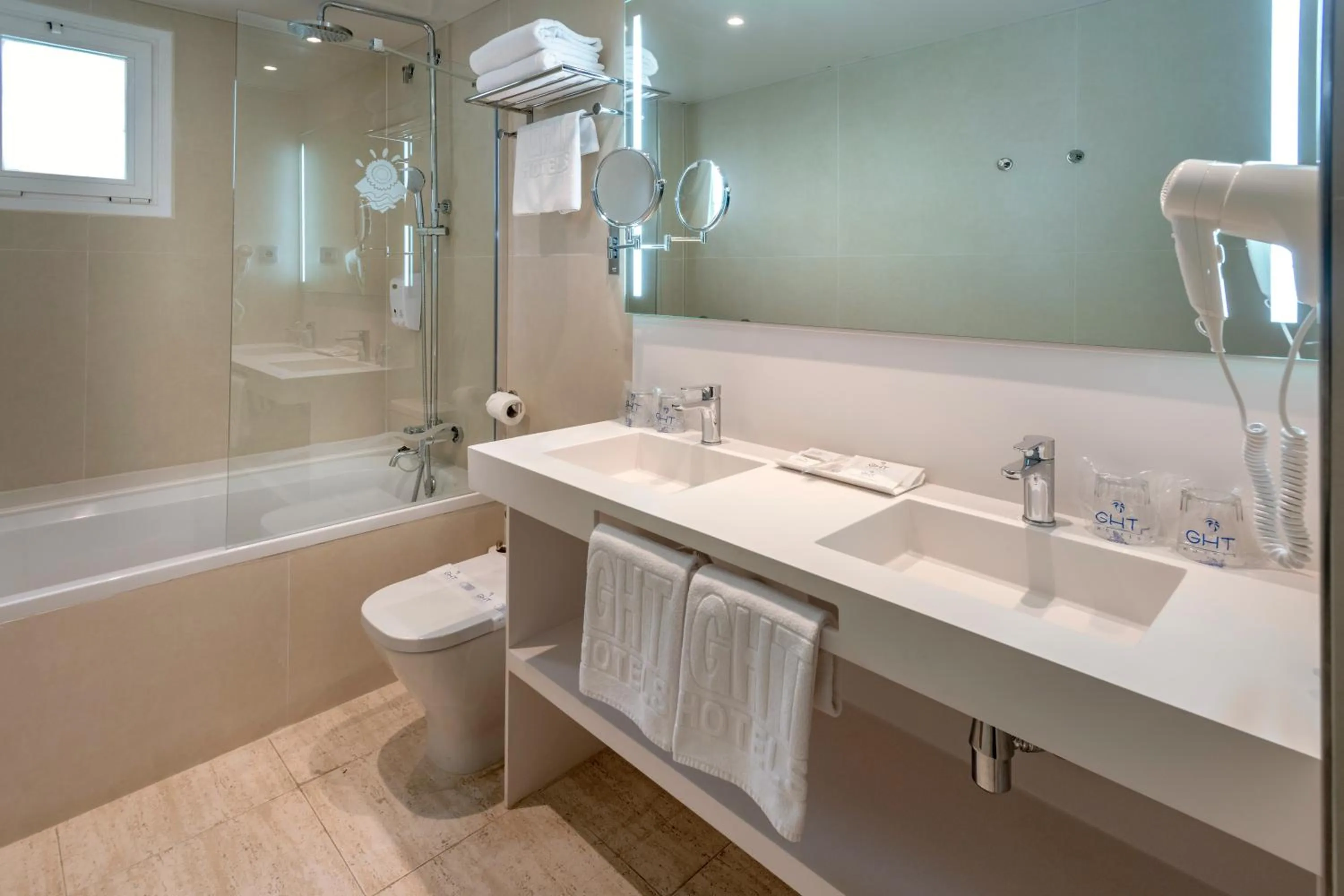 Bathroom in GHT Maritim