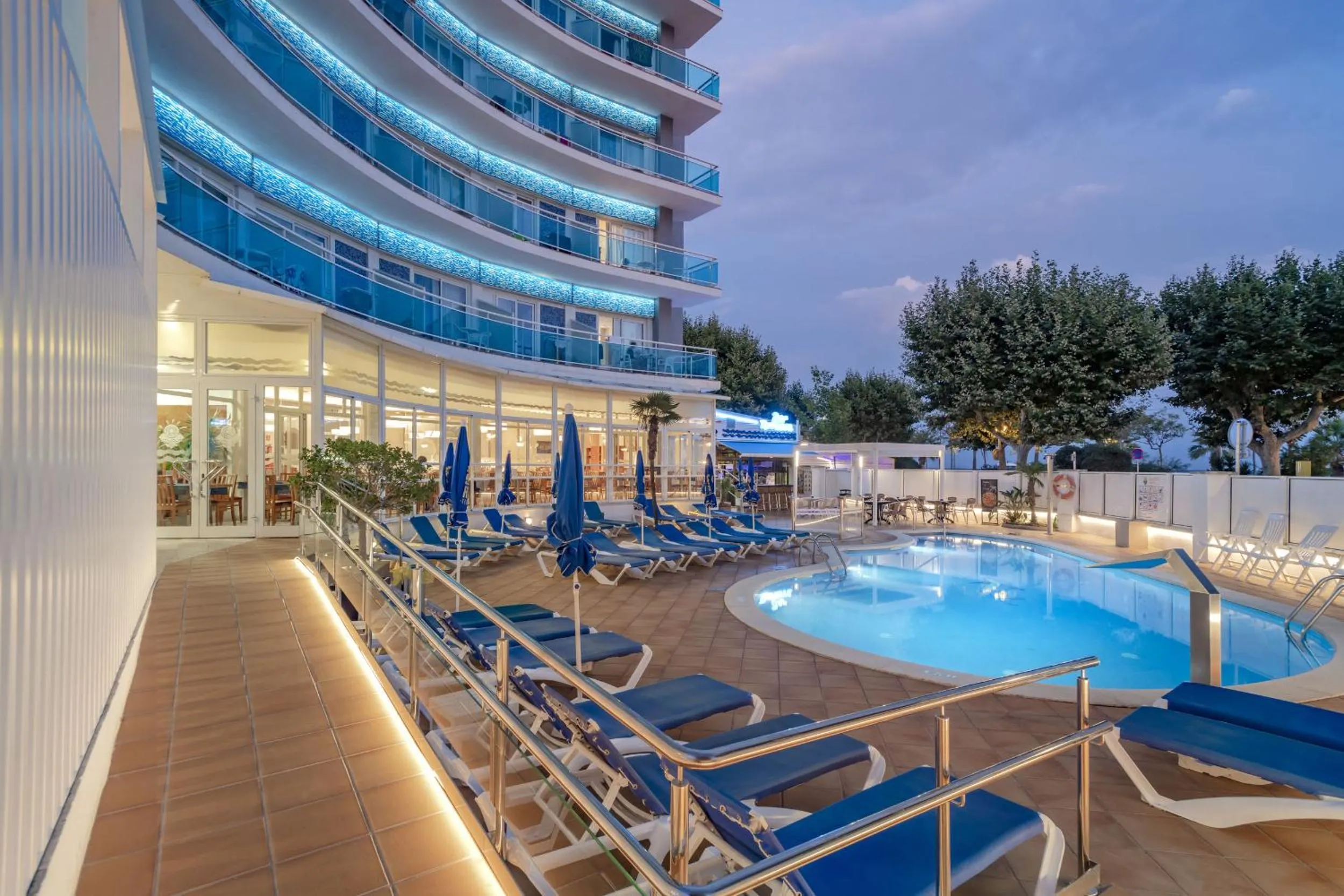 Swimming pool in GHT Maritim