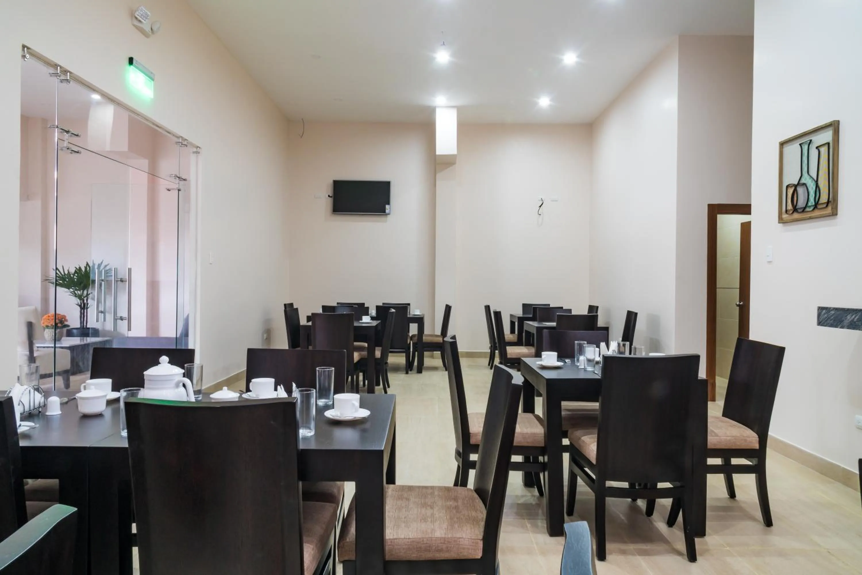 Restaurant/places to eat in Hotel La Ría Durán