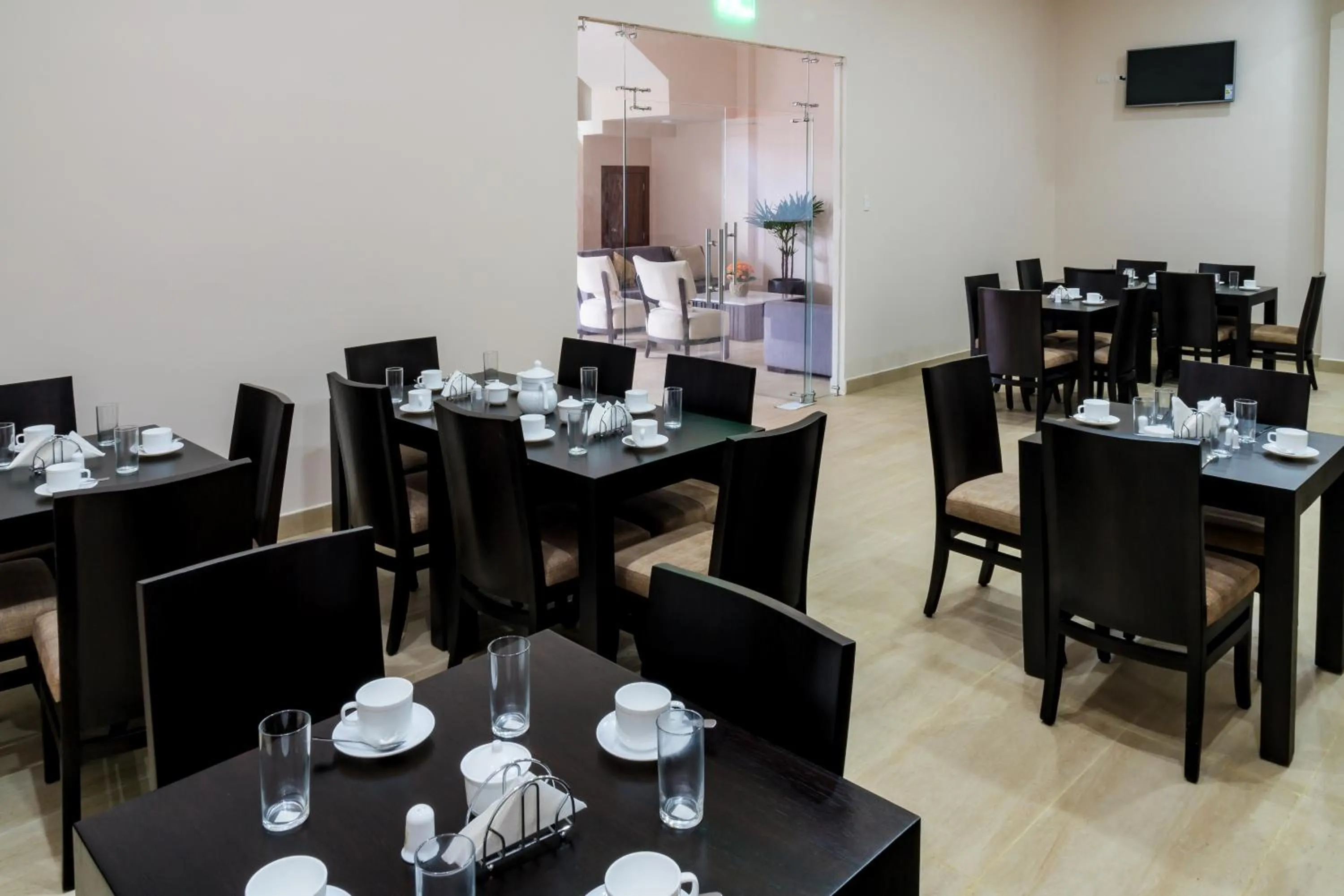 Restaurant/places to eat in Hotel La Ría Durán