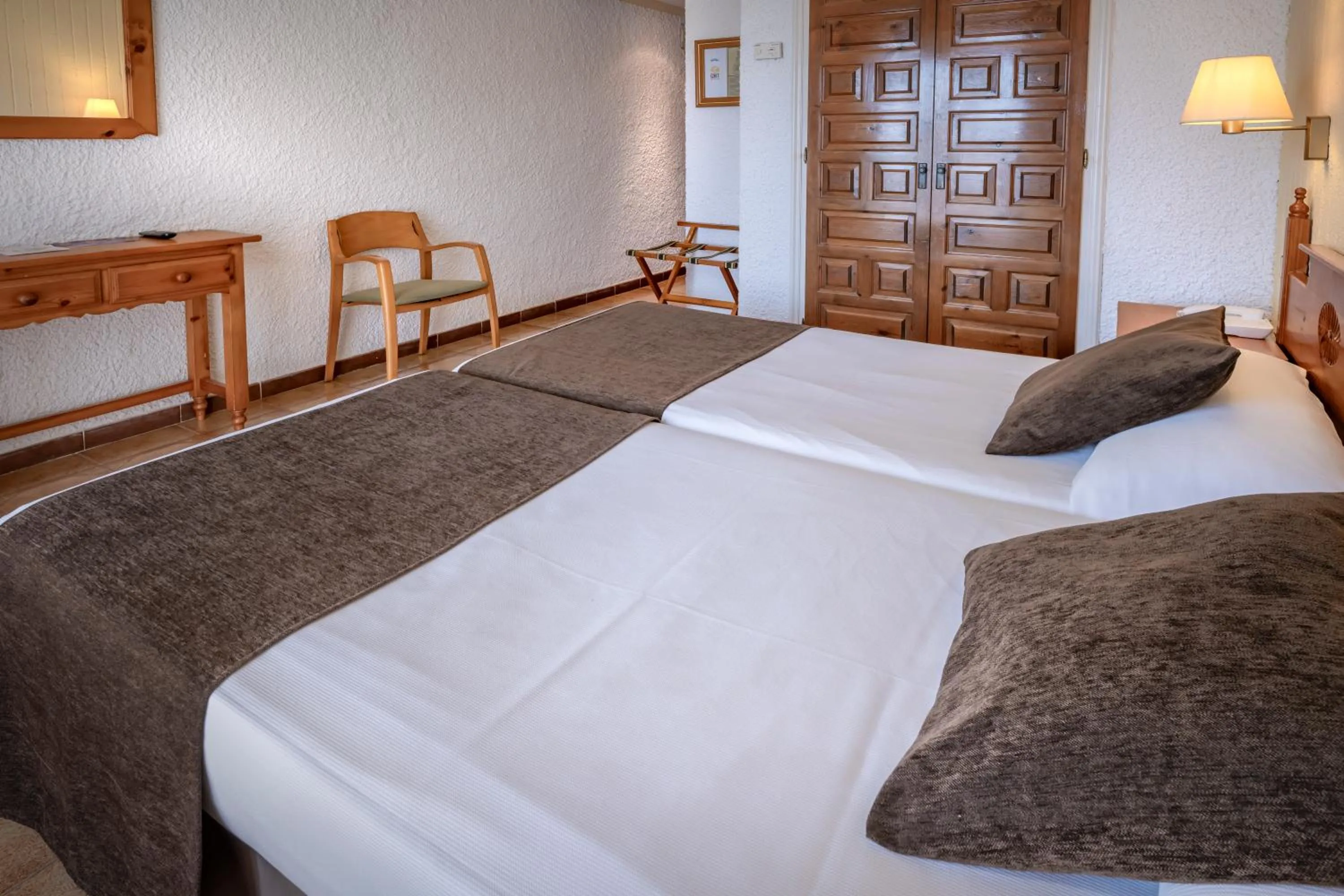 Bed in Hotel GHT Neptuno-Tossa & Venus SPA