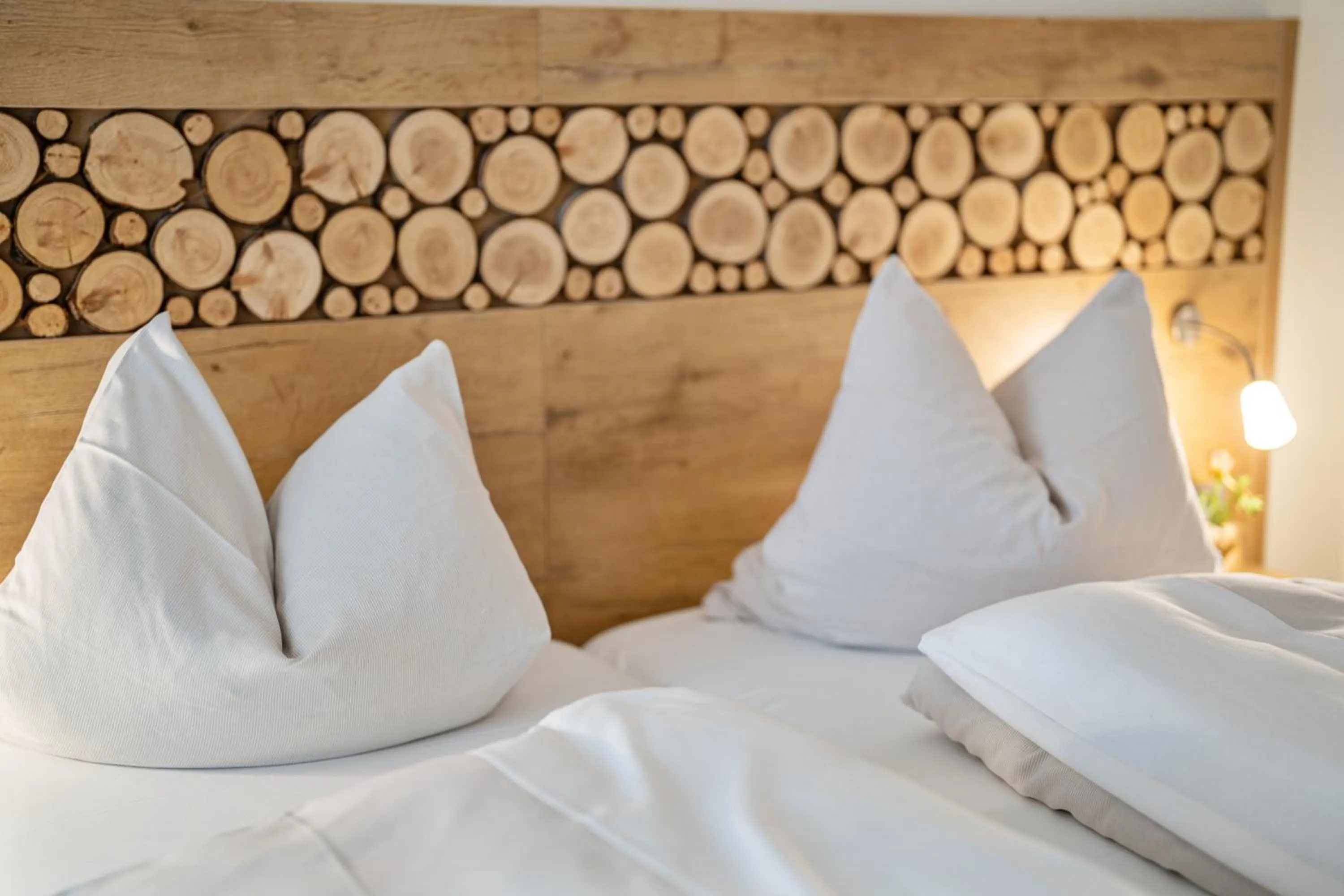 Bed in Hotel Zur Post