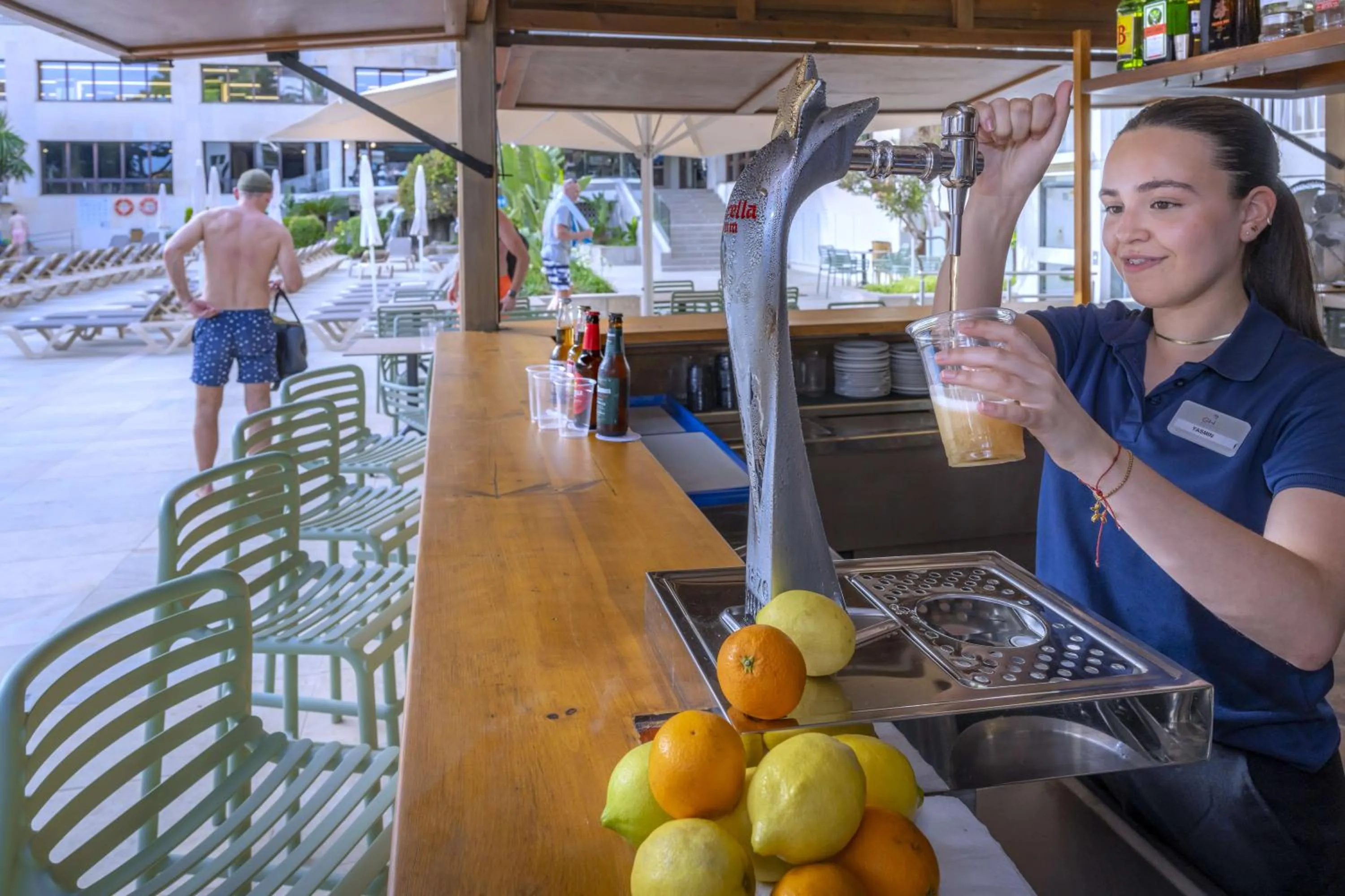 Lounge or bar in GHT Oasis Park & Spa