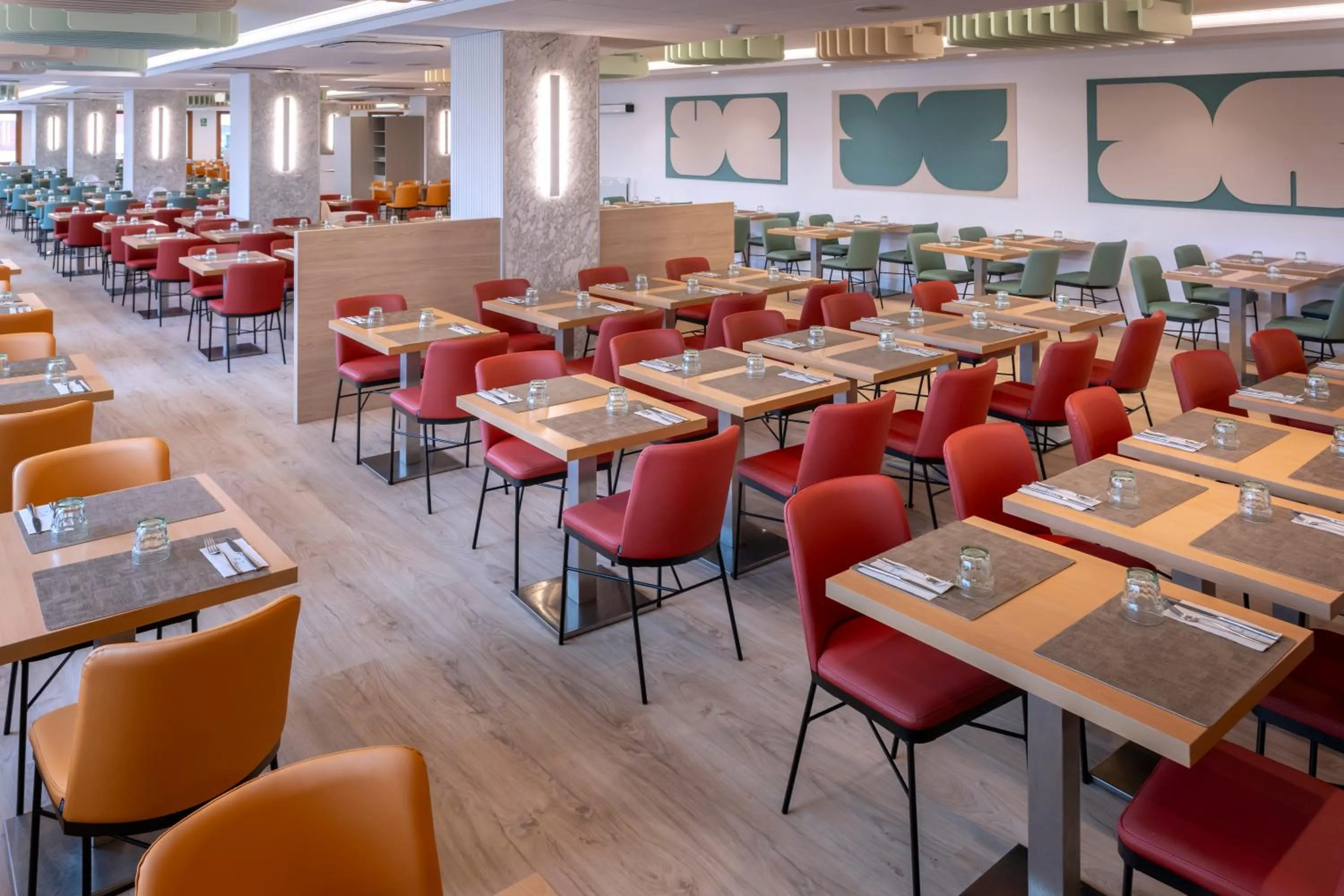 Restaurant/places to eat in GHT Oasis Park & Spa