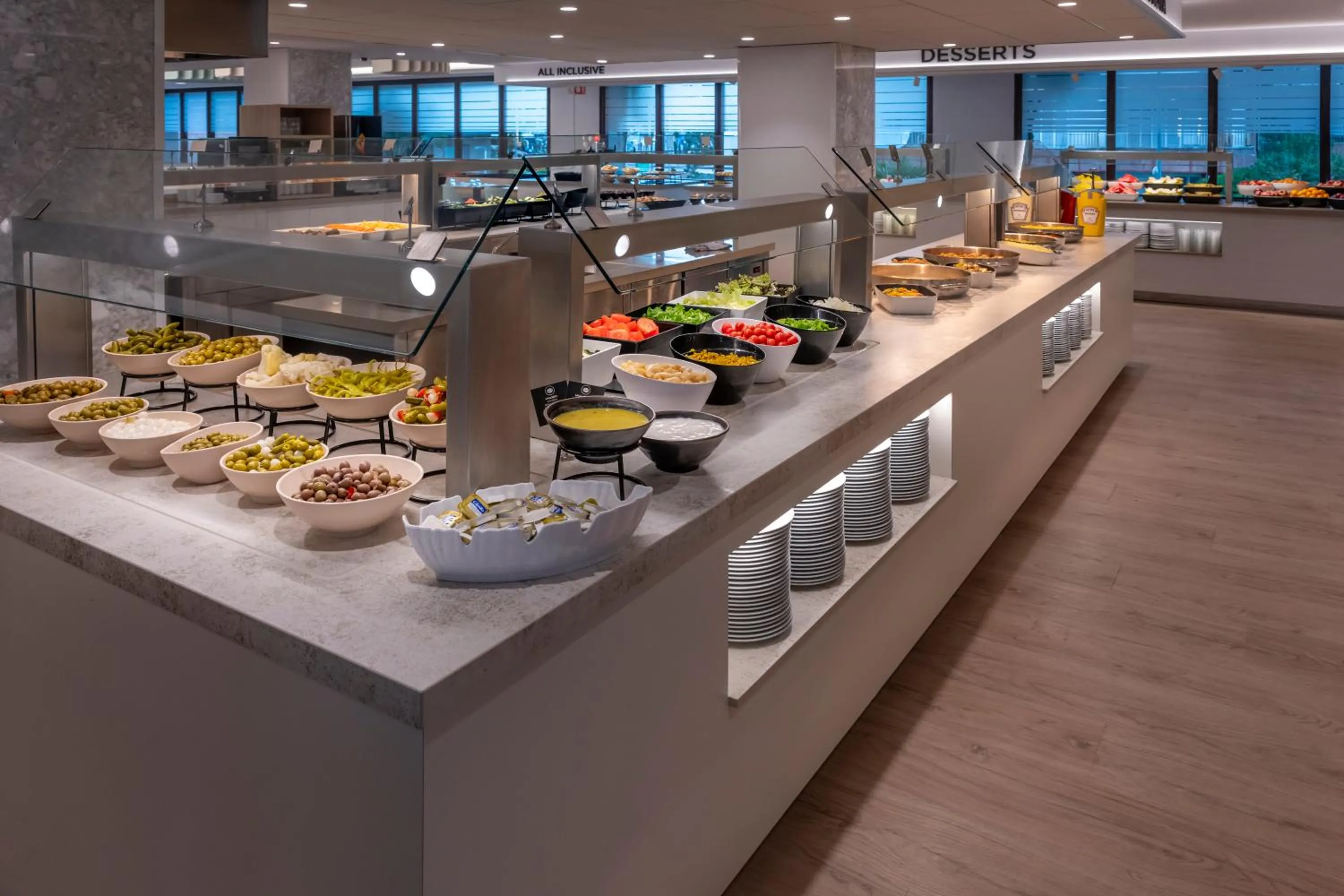 Restaurant/places to eat in GHT Oasis Park & Spa