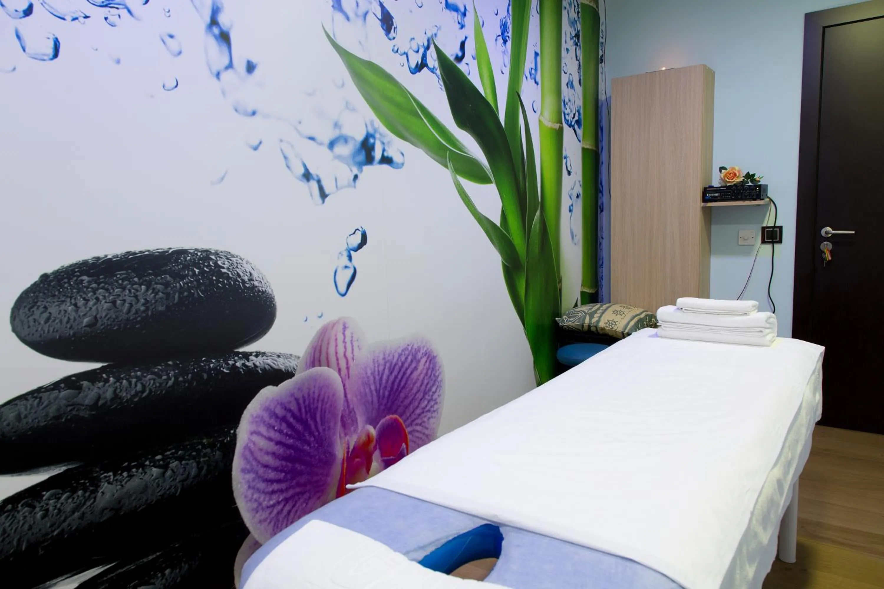 Massage in GHT Oasis Tossa & Spa