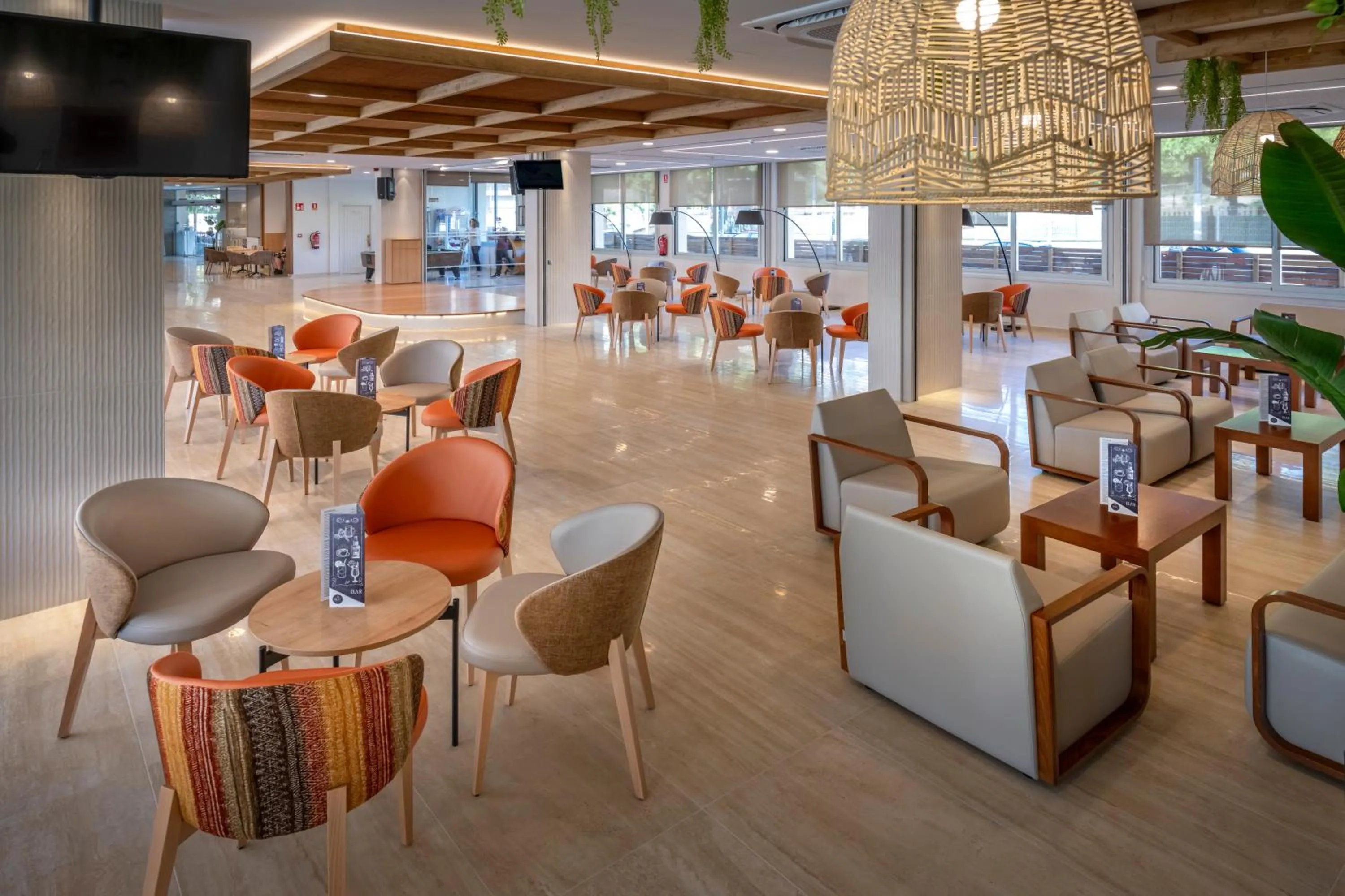 Lounge or bar in GHT Oasis Tossa & Spa