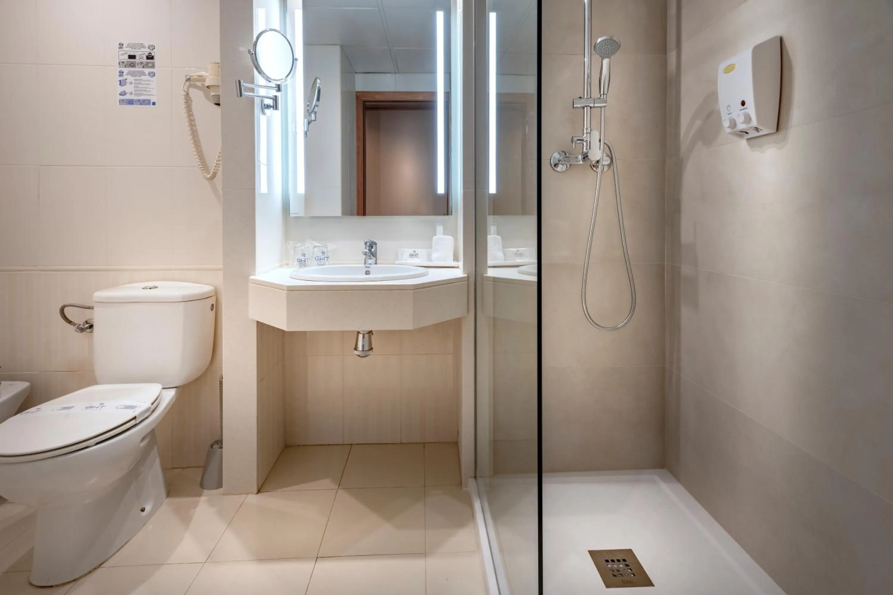 Shower in GHT Oasis Tossa & Spa
