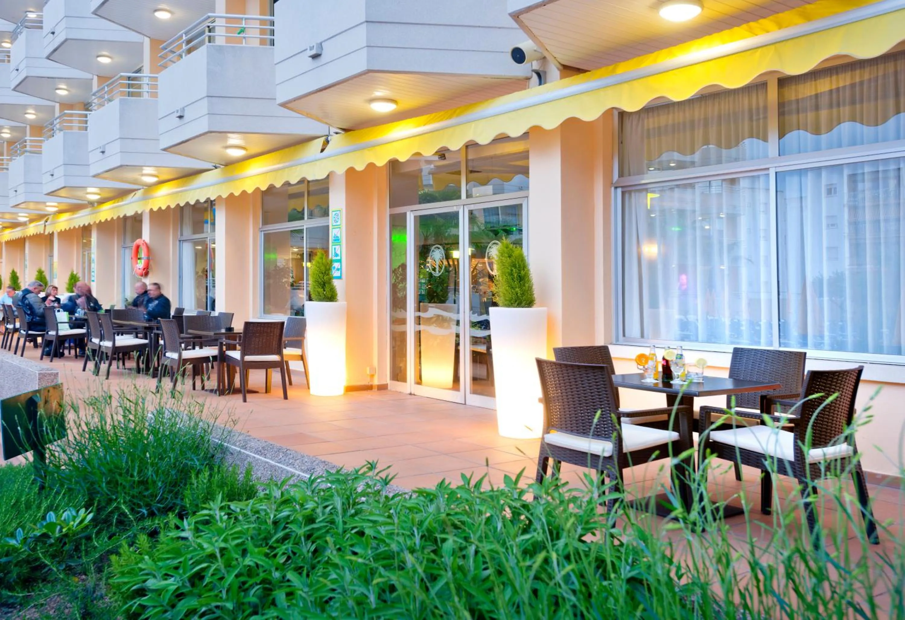 Restaurant/places to eat in GHT Oasis Tossa & Spa