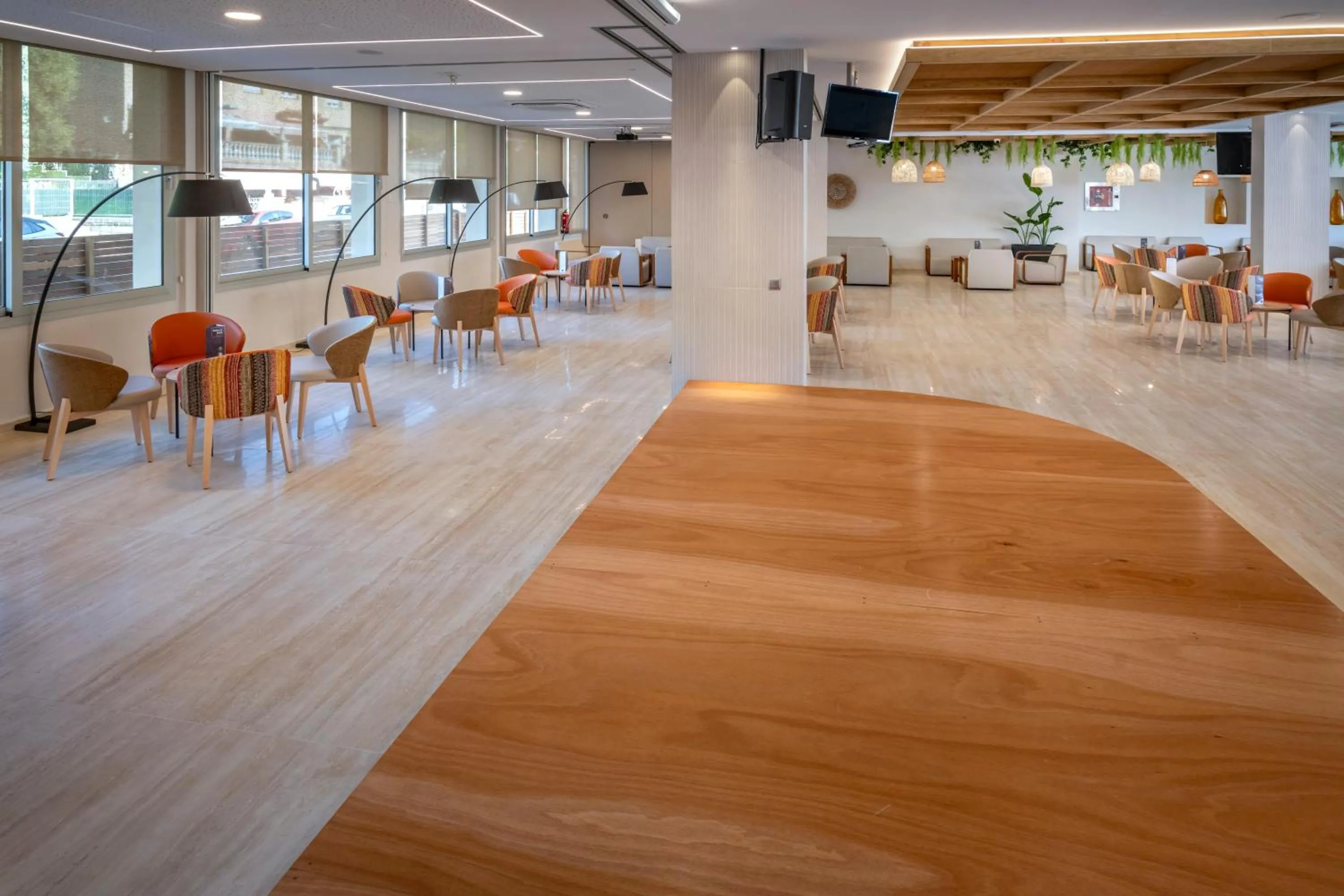 Lounge or bar in GHT Oasis Tossa & Spa