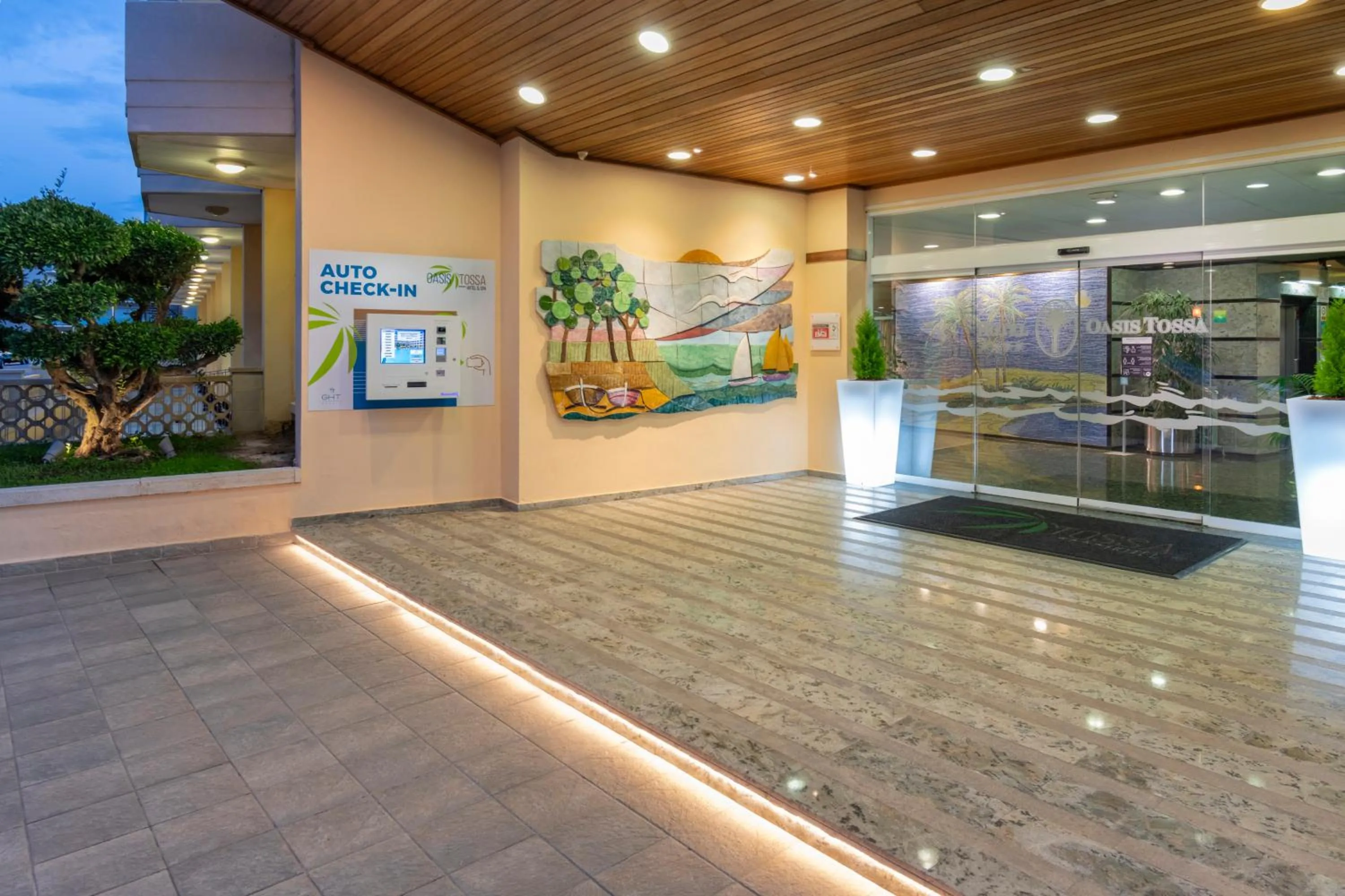 Facade/entrance in GHT Oasis Tossa & Spa