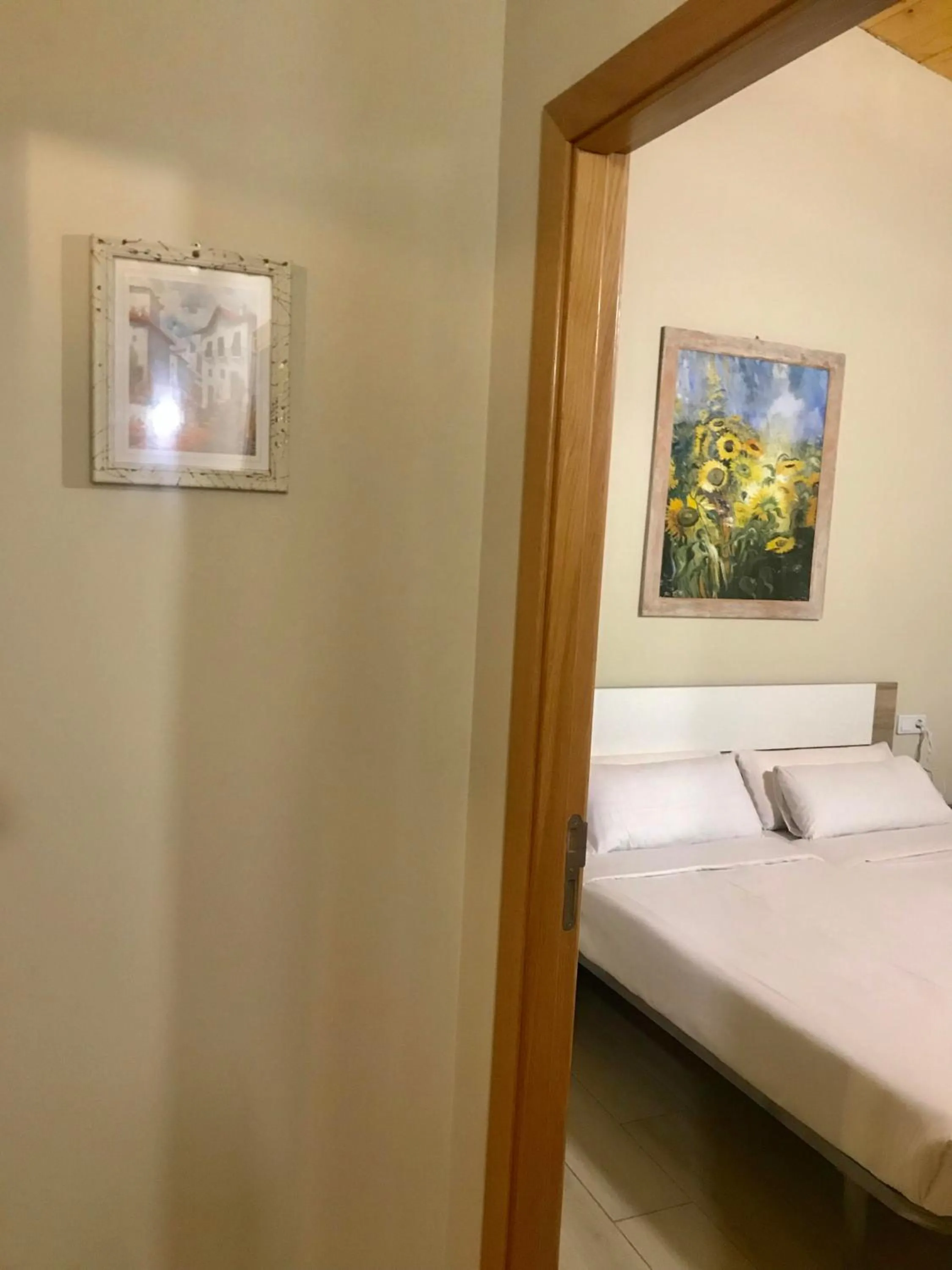 Decorative detail, Bed in Apartamentos Giuliano