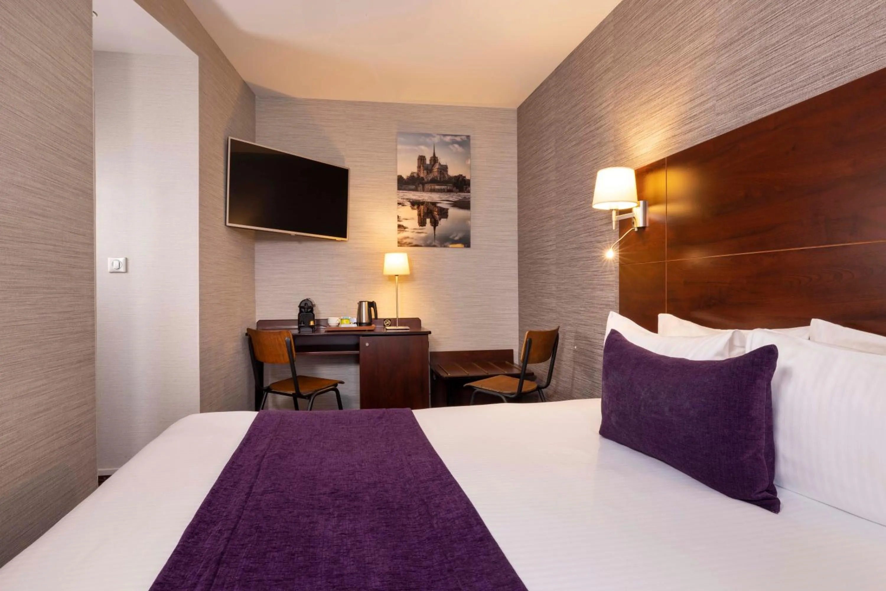 Bed in Hôtel L'Interlude