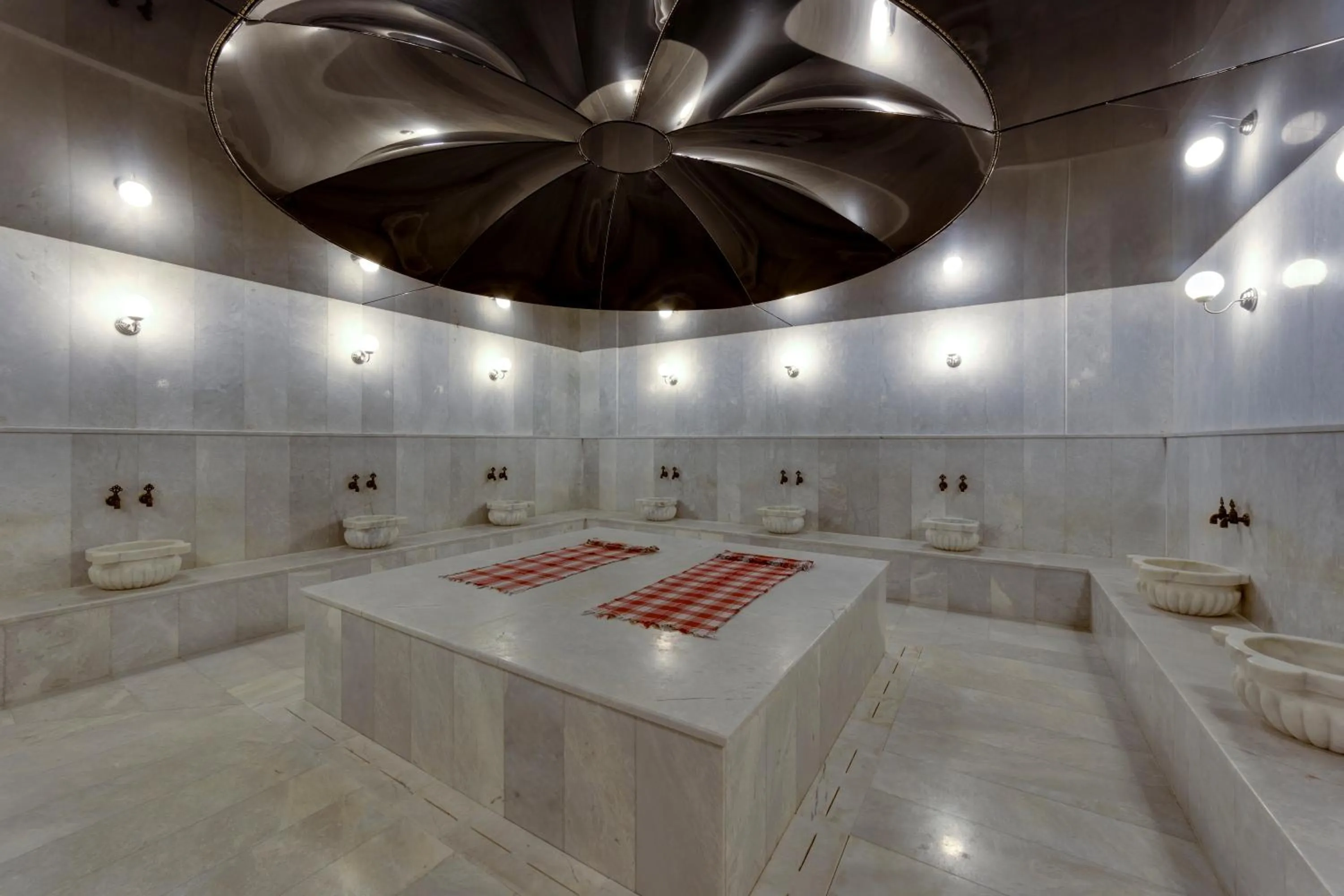 Public Bath in Hotel Grand Efe