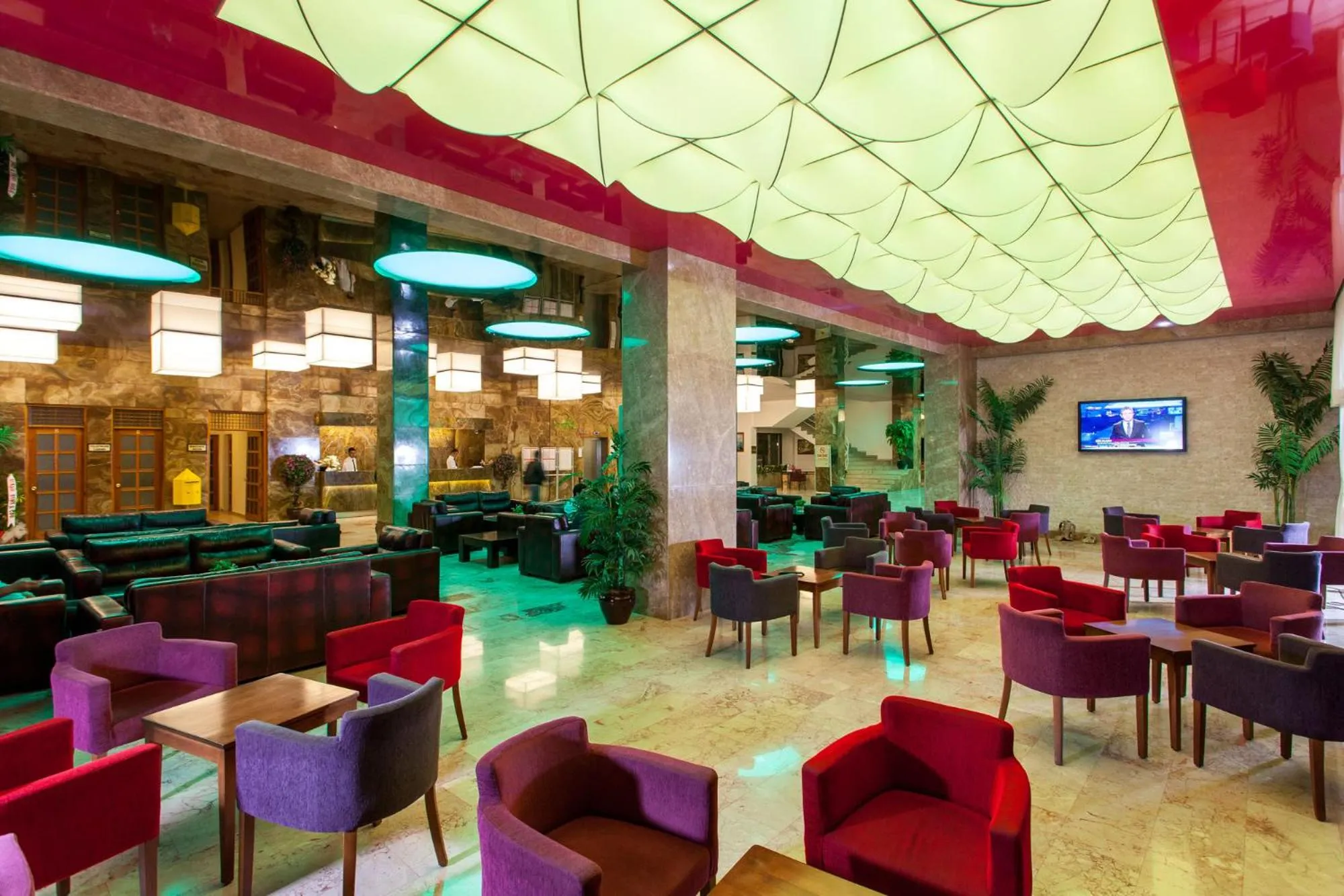 Restaurant/places to eat in Hotel Grand Efe