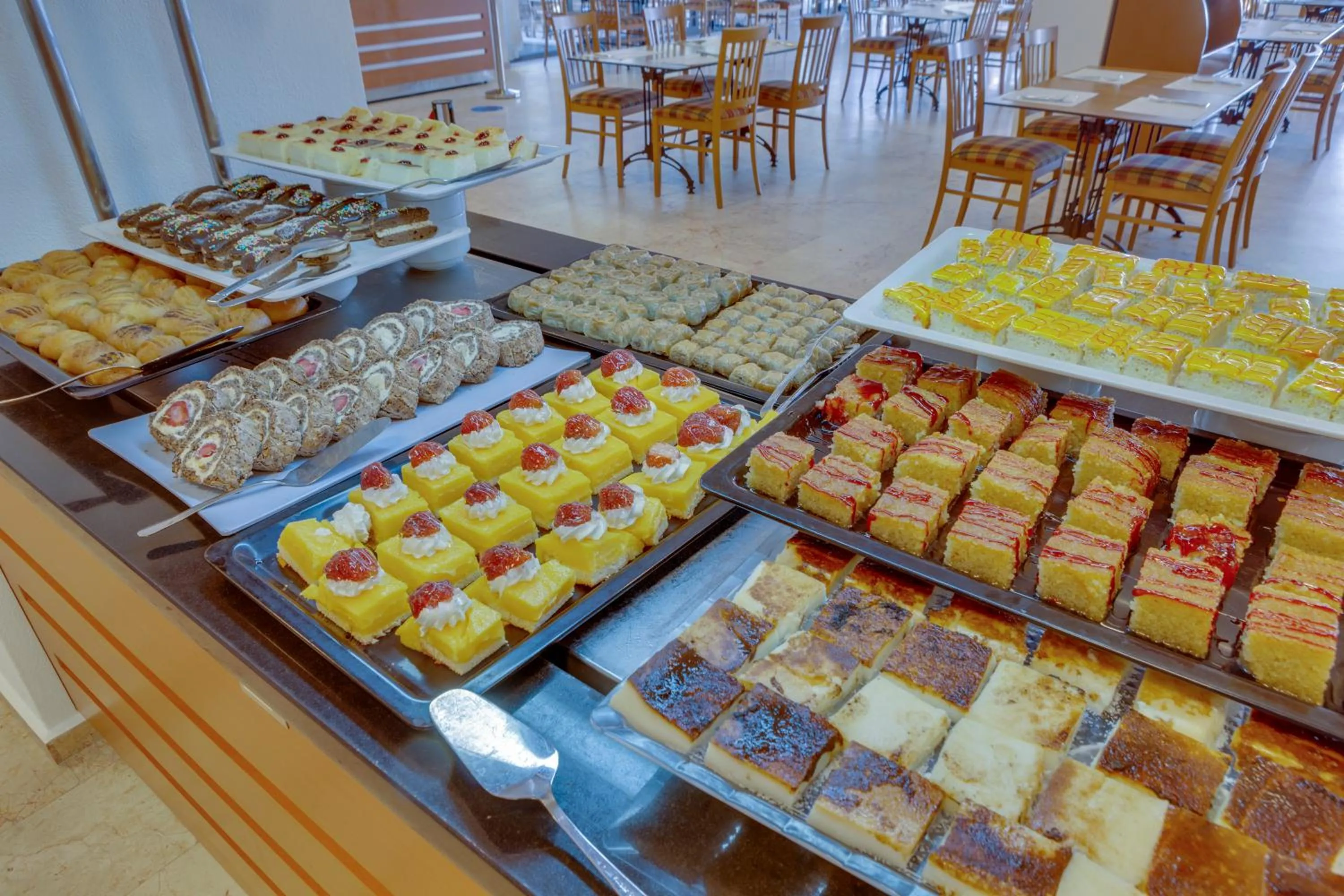 Food and drinks in Hotel Grand Efe