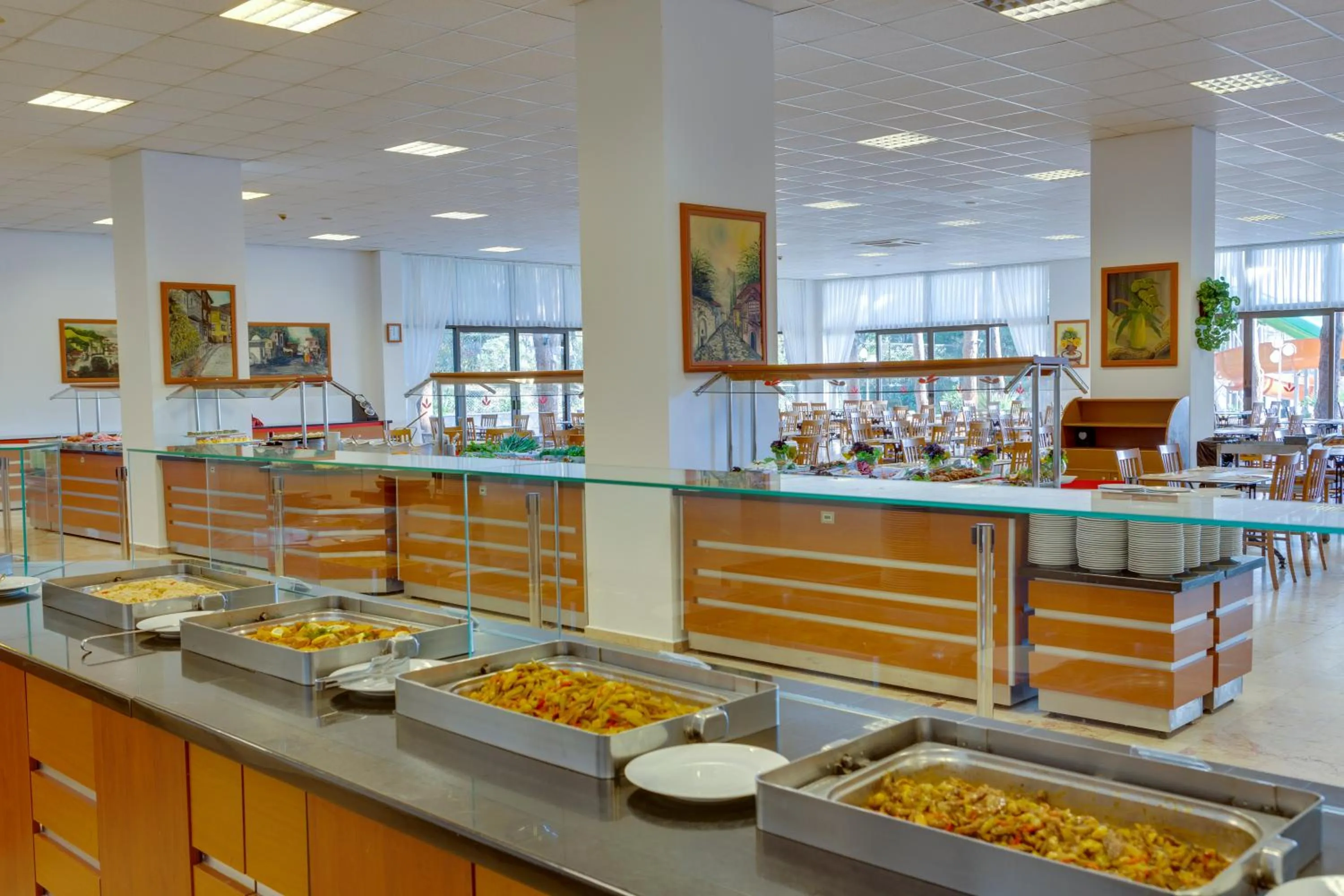 Restaurant/places to eat in Hotel Grand Efe