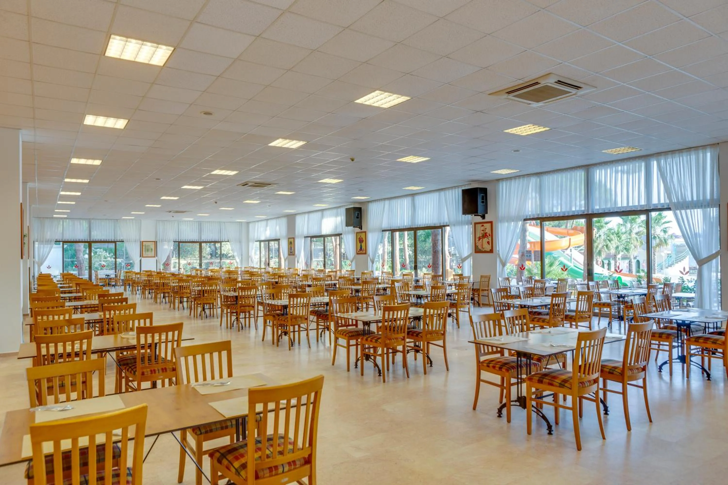 Restaurant/places to eat in Hotel Grand Efe