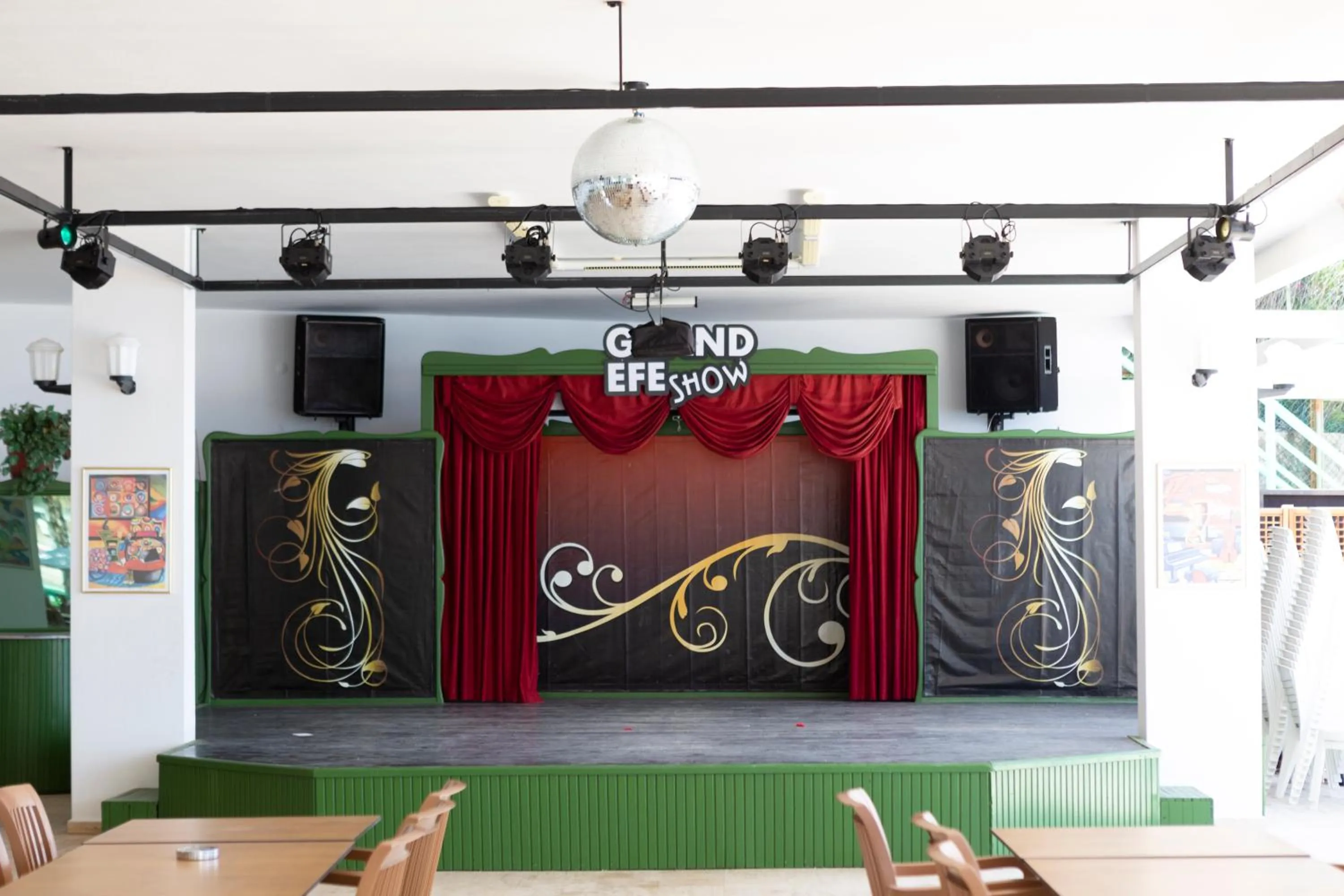 Entertainment in Hotel Grand Efe