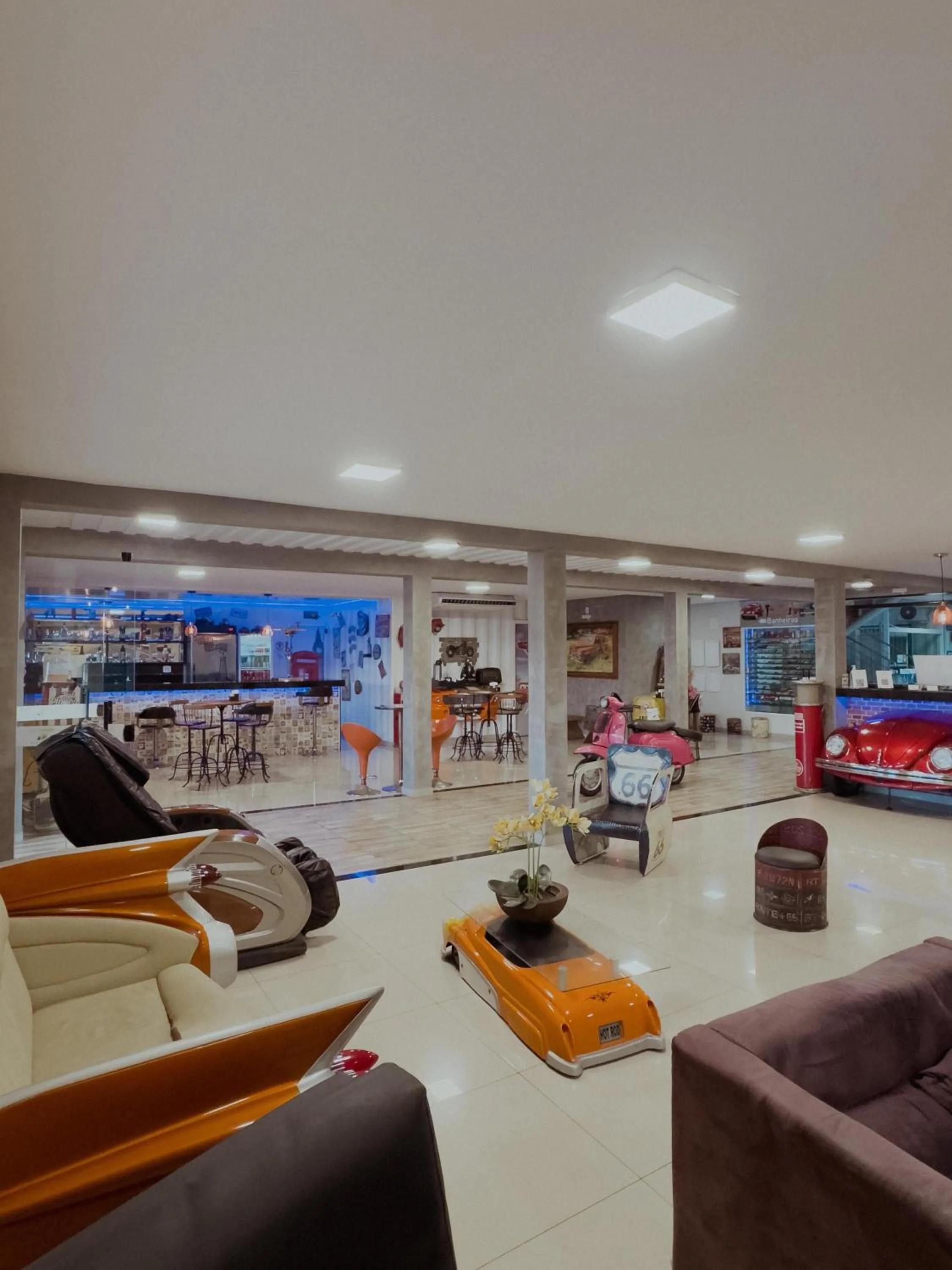 Communal lounge/ TV room in EcoMAPP Hotel