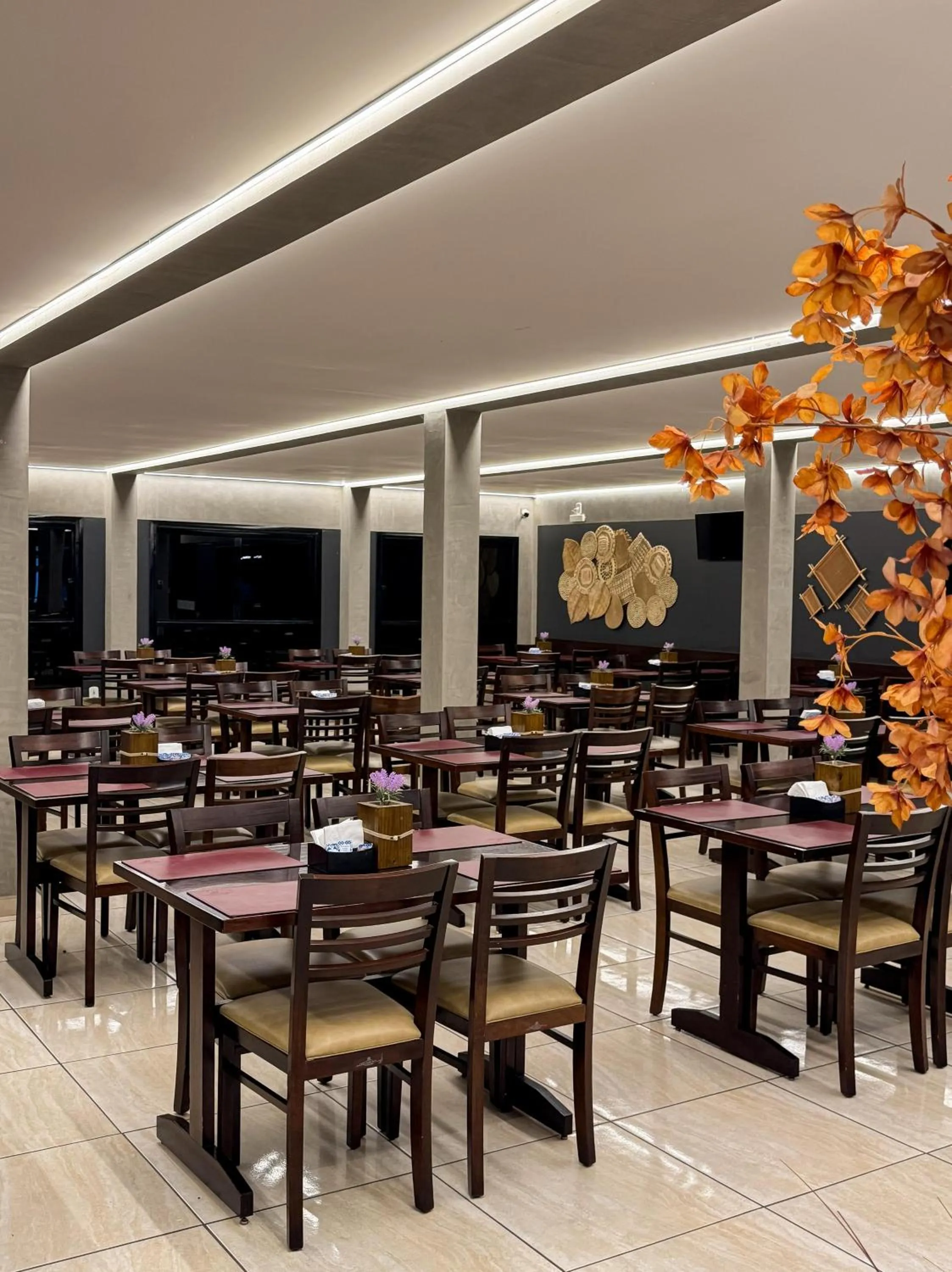 Restaurant/places to eat in EcoMAPP Hotel