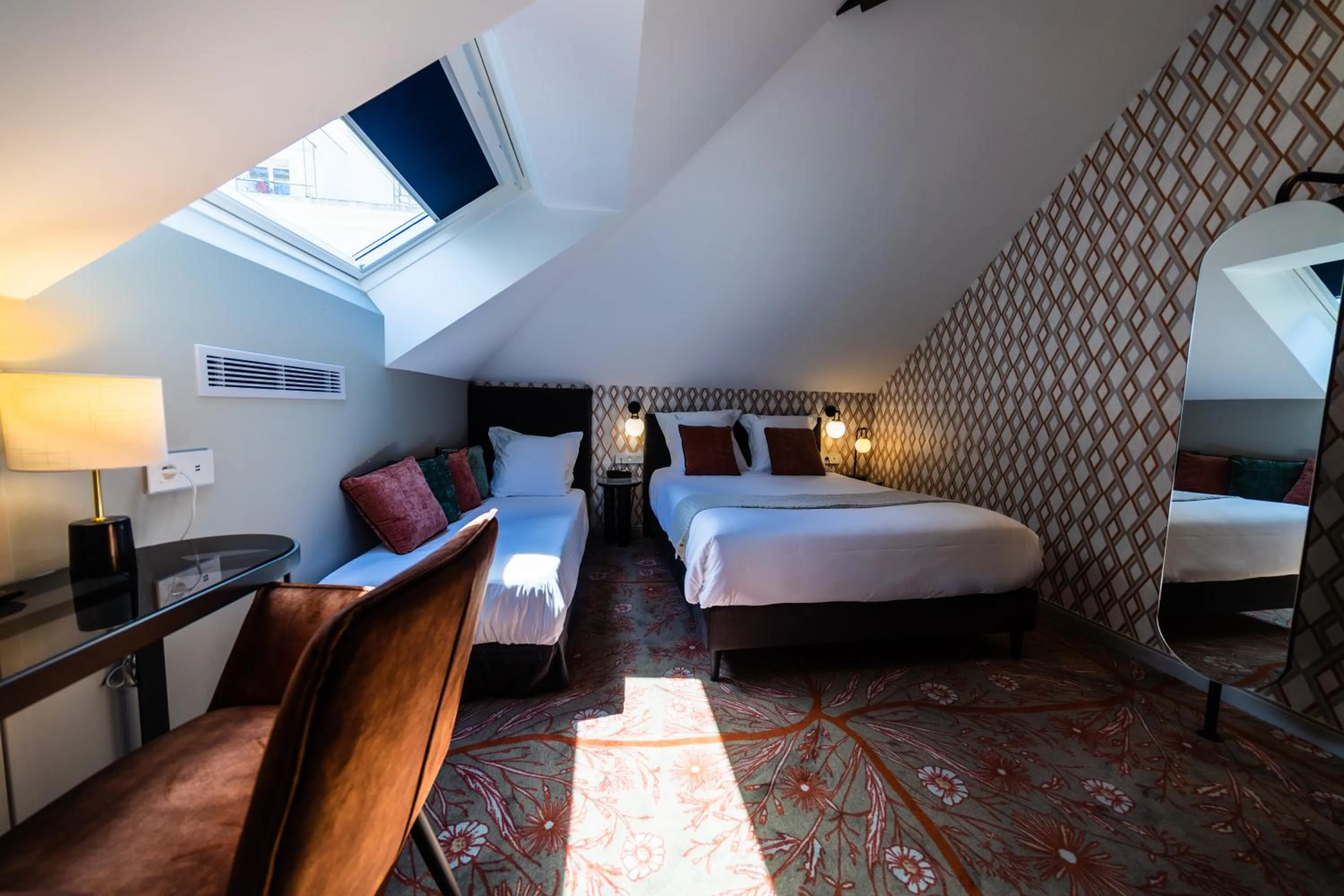 Photo of the whole room, Bed in Hôtel Paulette Rouen Centre Cathédrale