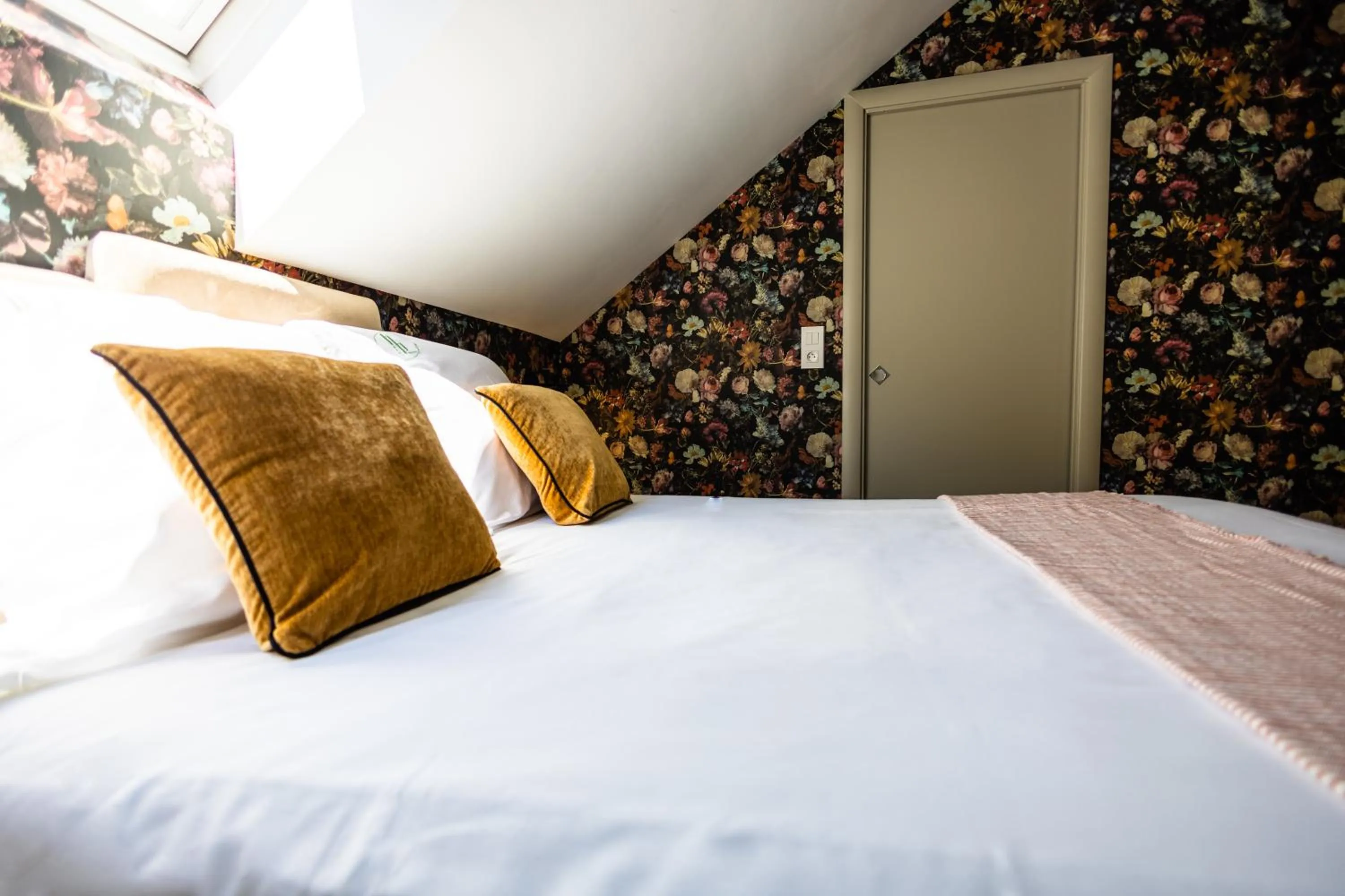 Bed in Hôtel Paulette Rouen Centre Cathédrale