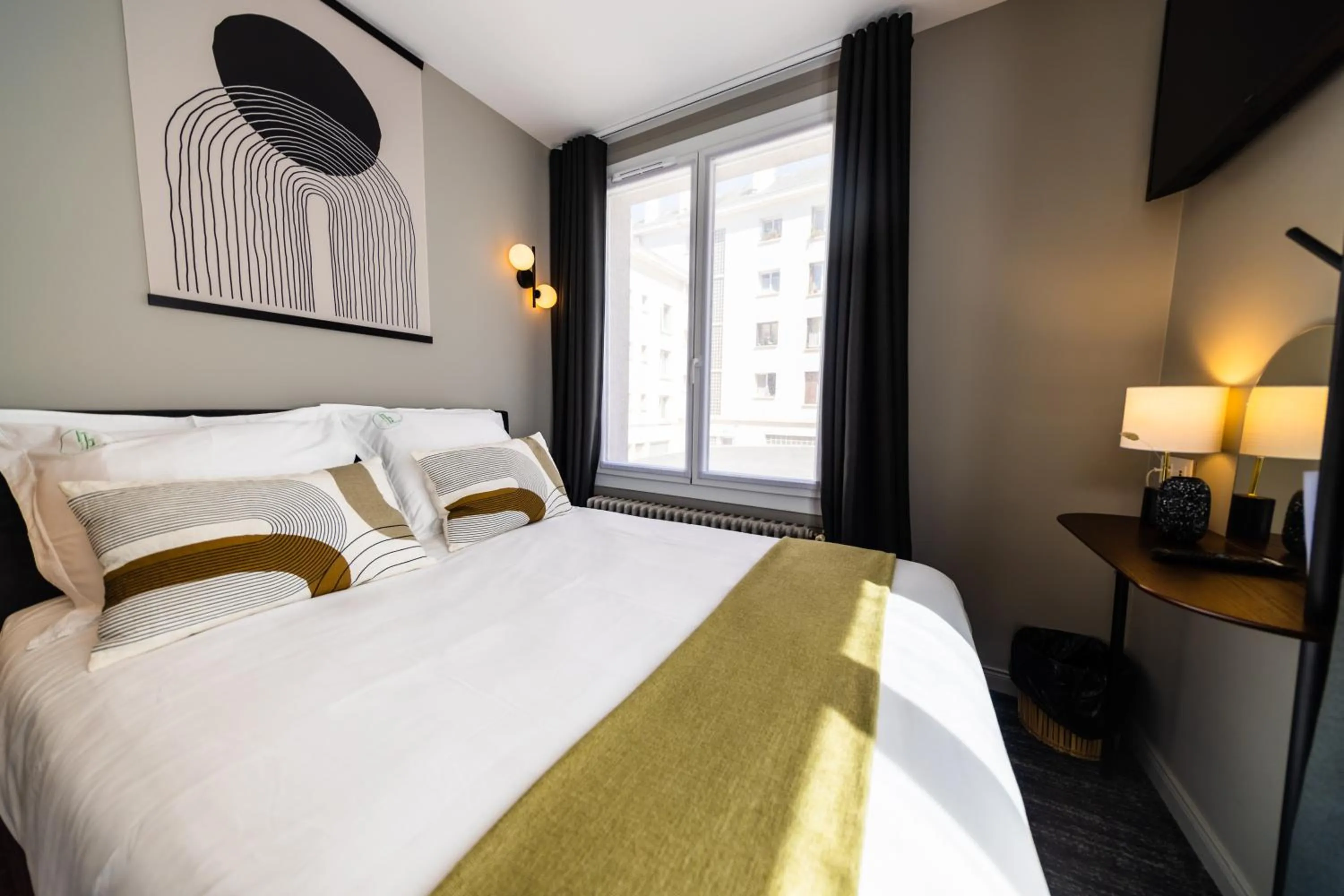 Bed in Hôtel Paulette Rouen Centre Cathédrale