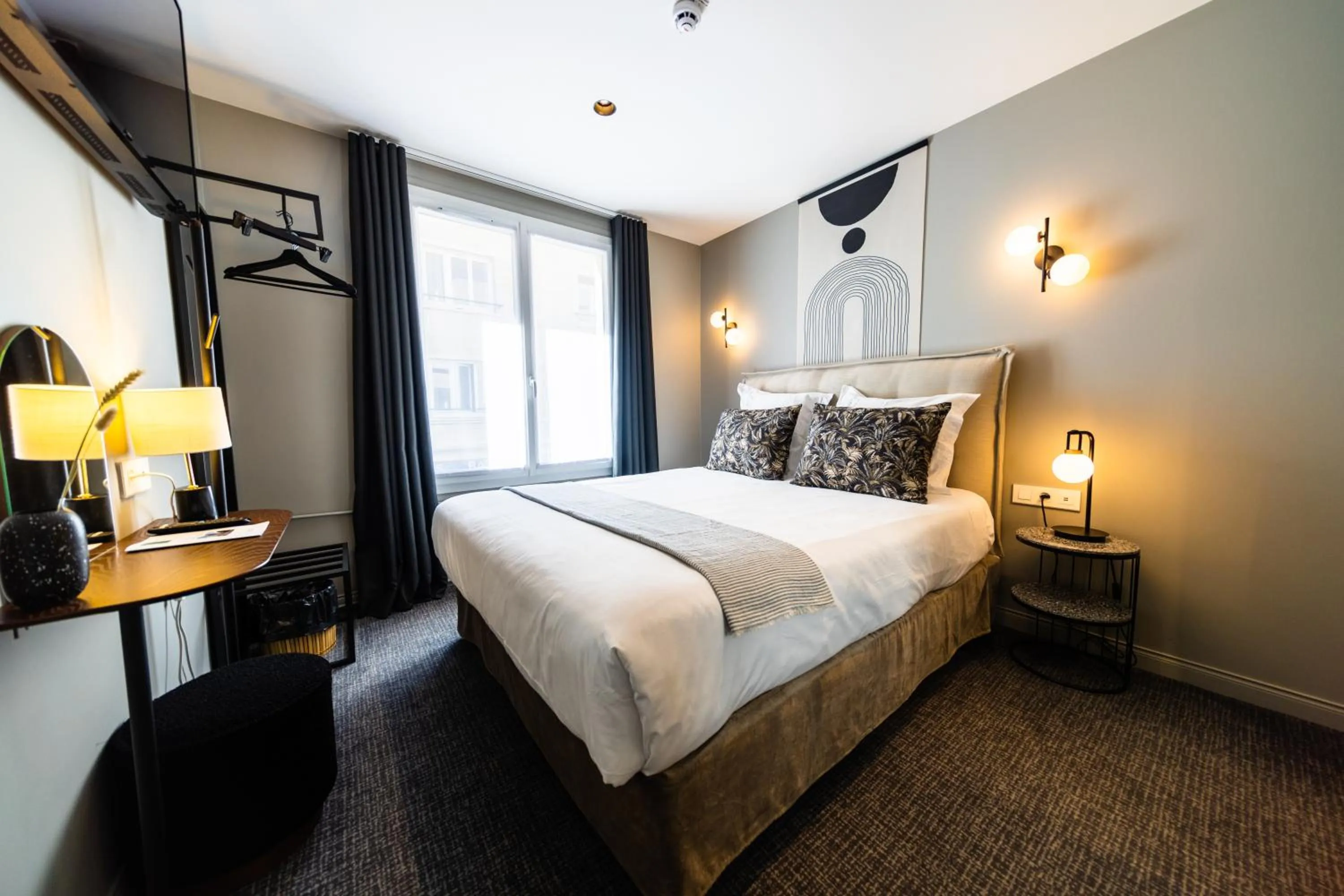 Photo of the whole room, Bed in Hôtel Paulette Rouen Centre Cathédrale