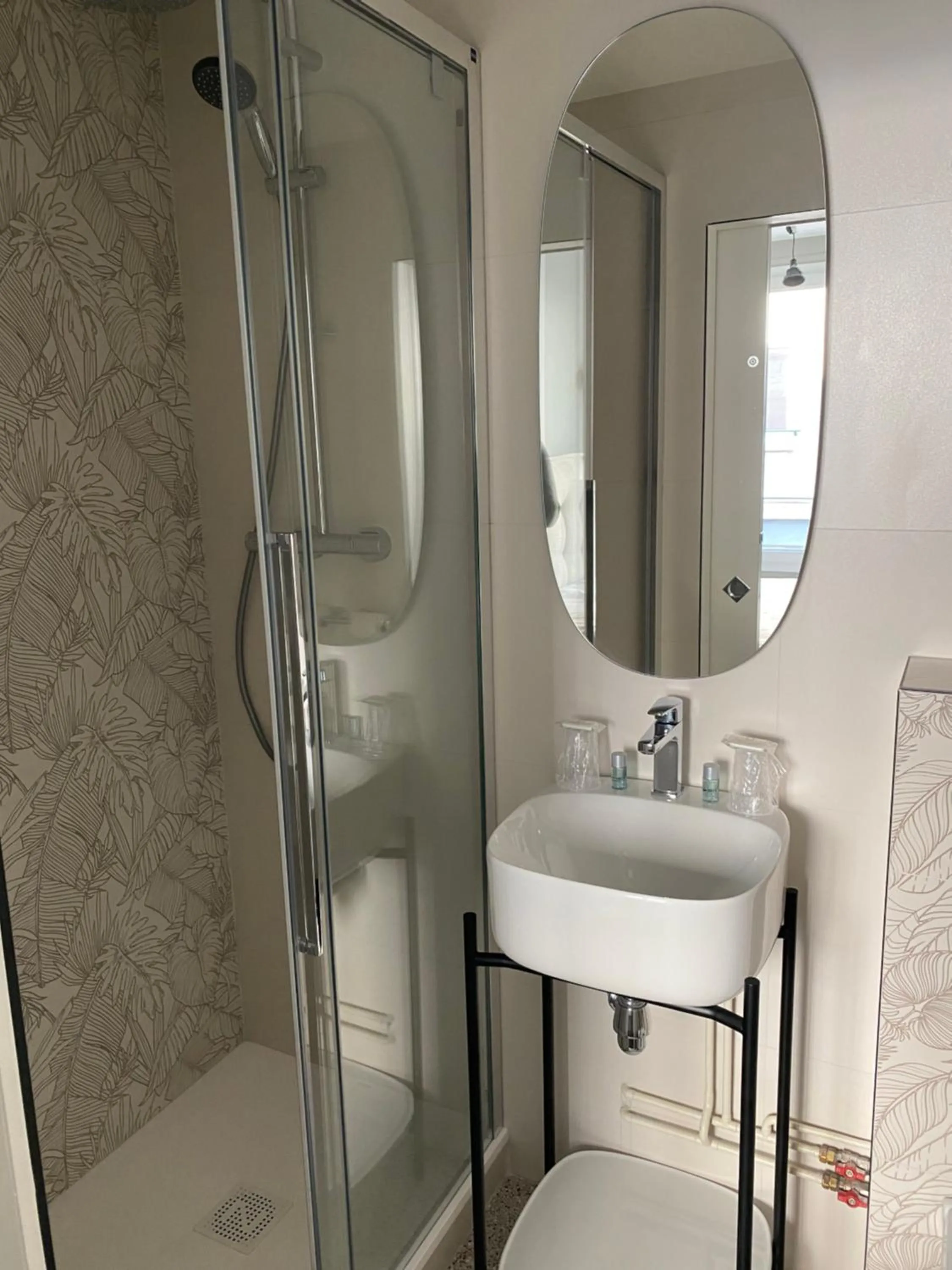 Bathroom in Hôtel Paulette Rouen Centre Cathédrale