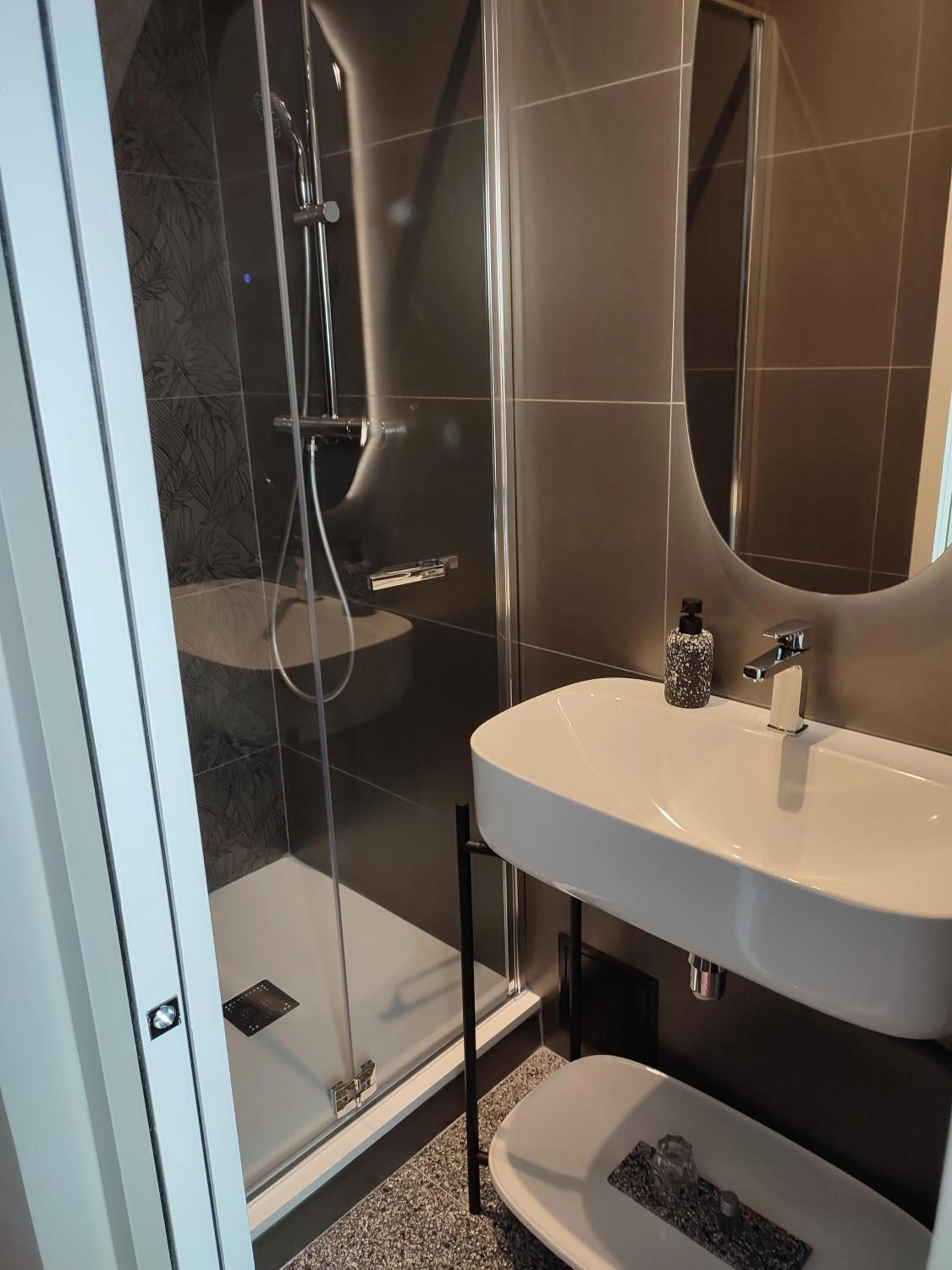 Bathroom in Hôtel Paulette Rouen Centre Cathédrale