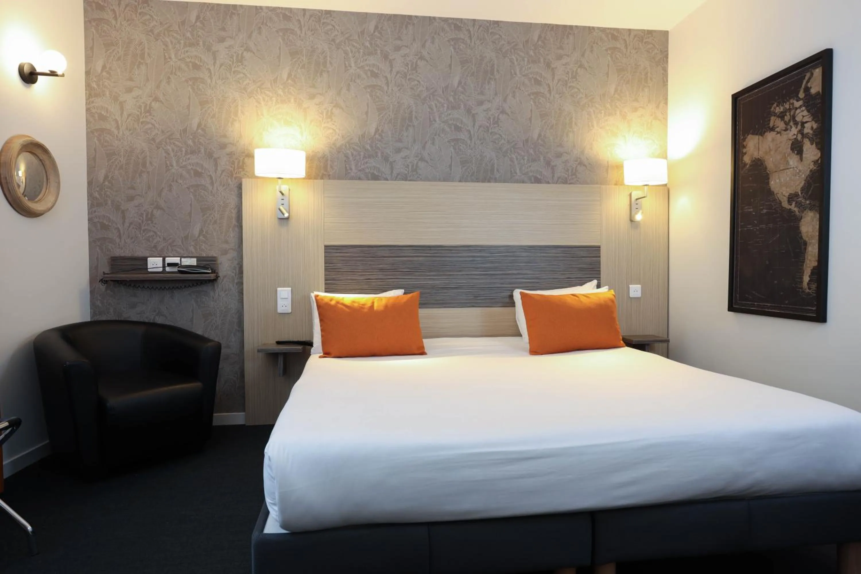 Photo of the whole room, Bed in Hotel Continental