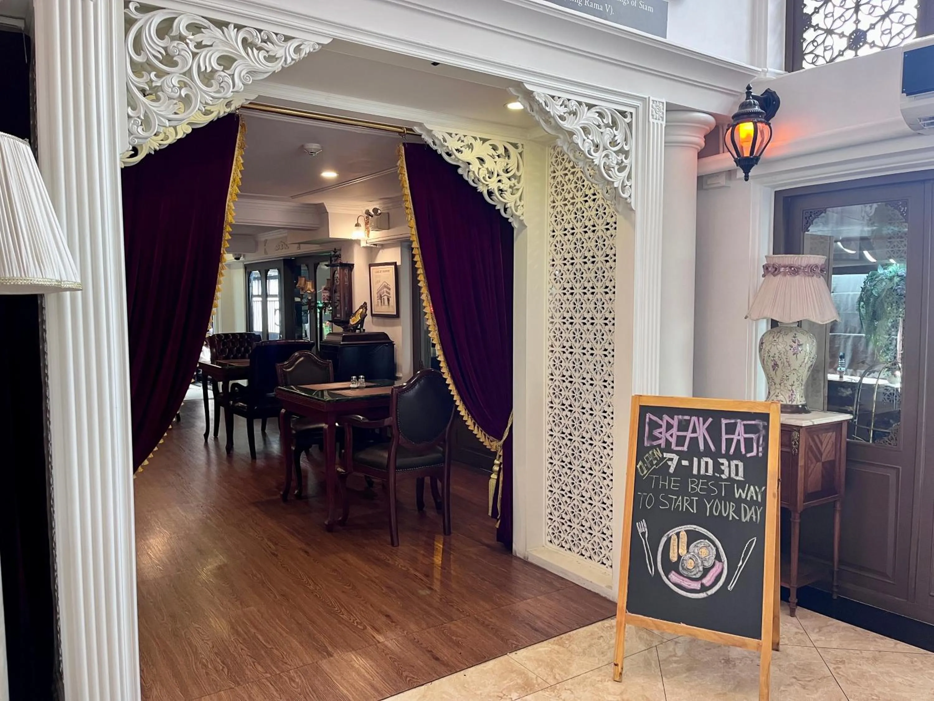 Restaurant/places to eat in Siam Champs Elyseesi Unique Hotel