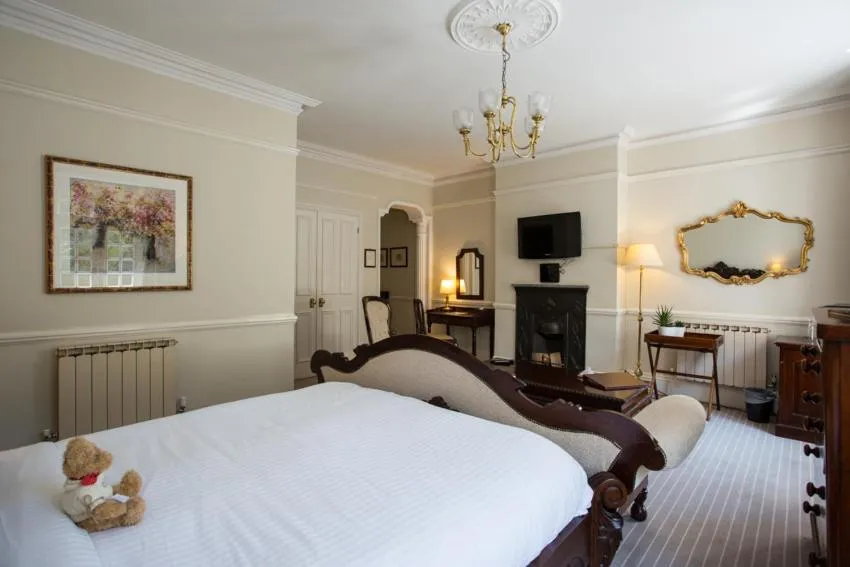 Bed in Chateau La Chaire Hotel