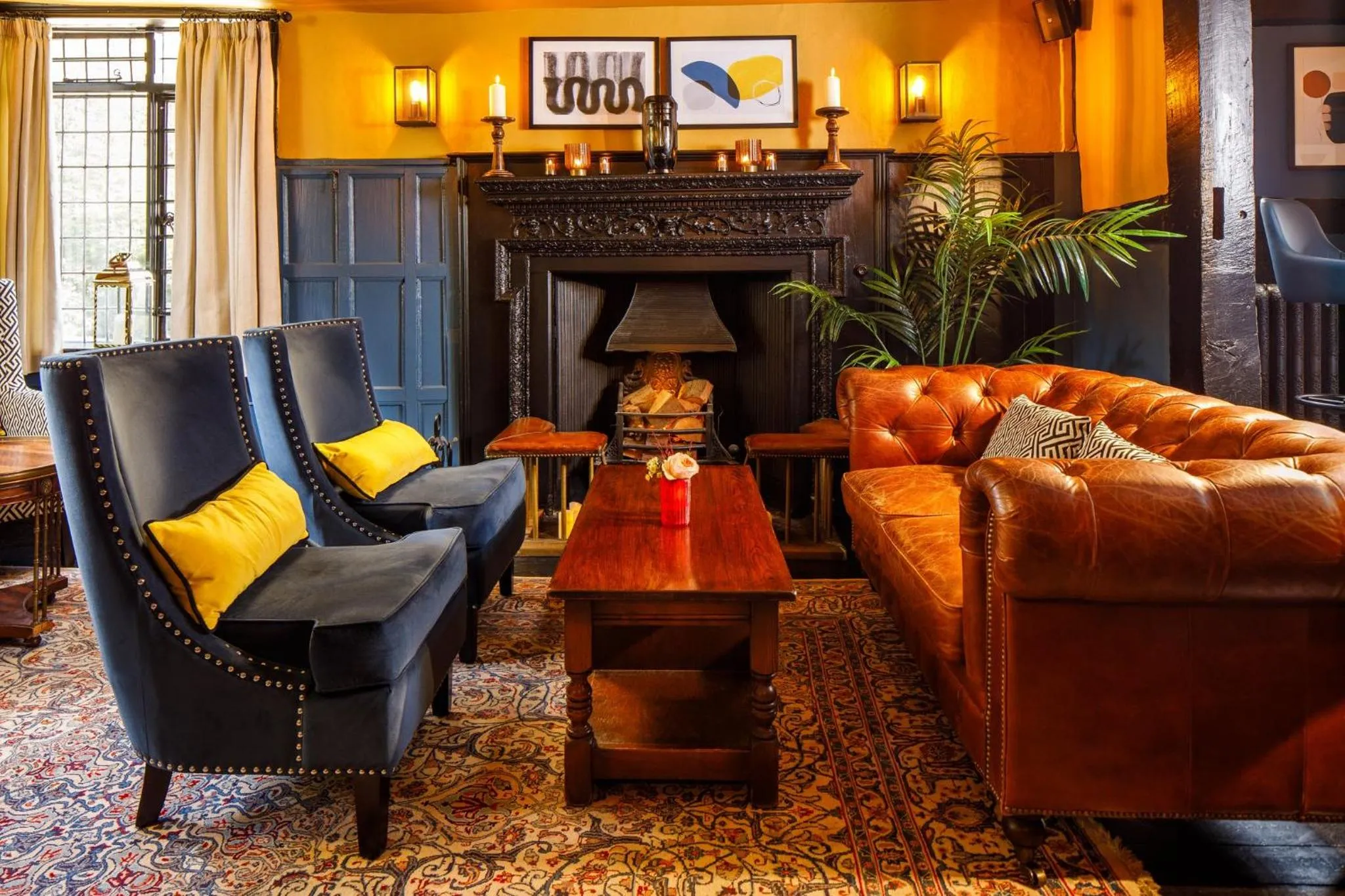 Lounge or bar in voco Lythe Hill Hotel & Spa by IHG