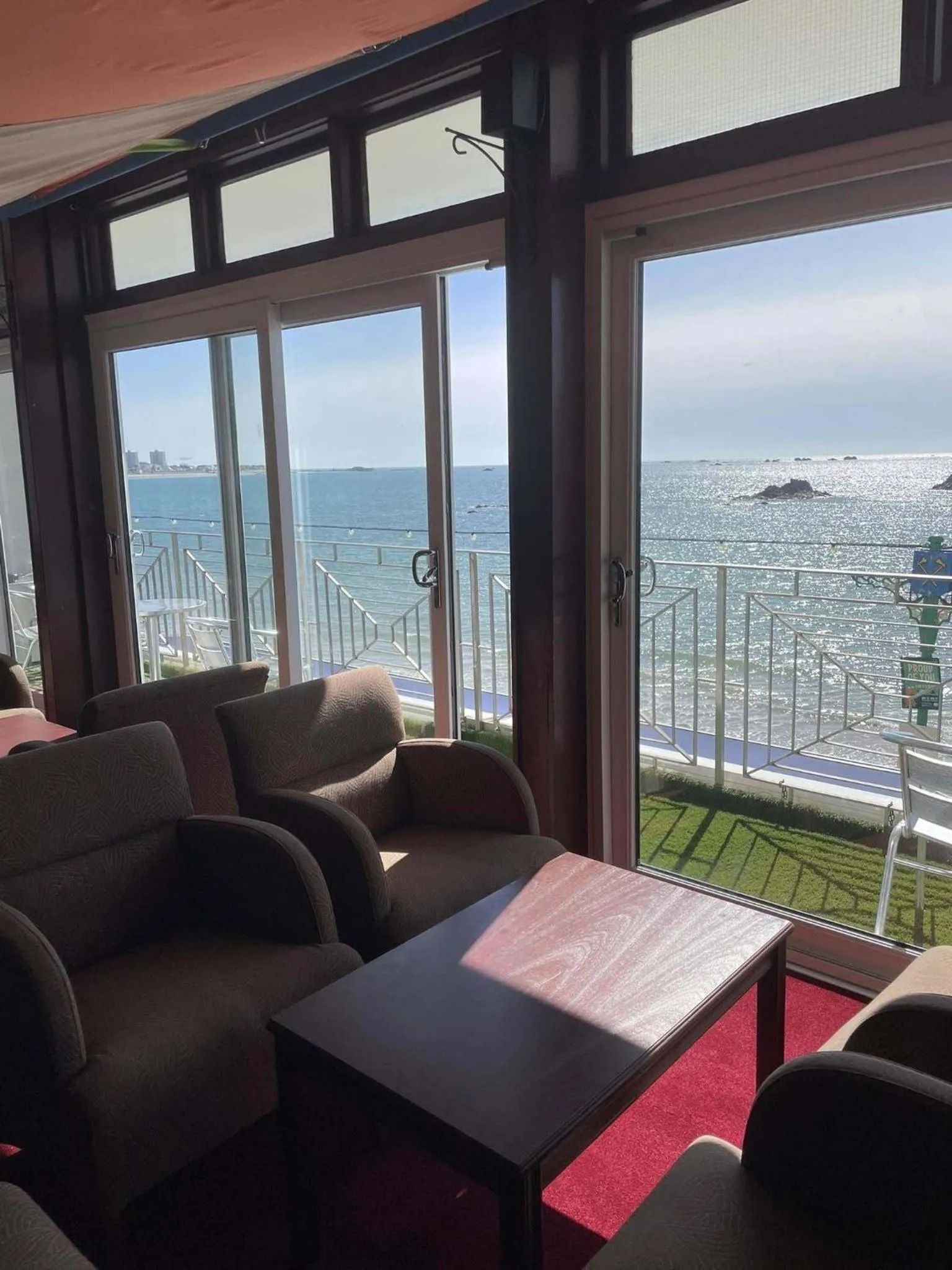 Living room in Marina Metro Hotel