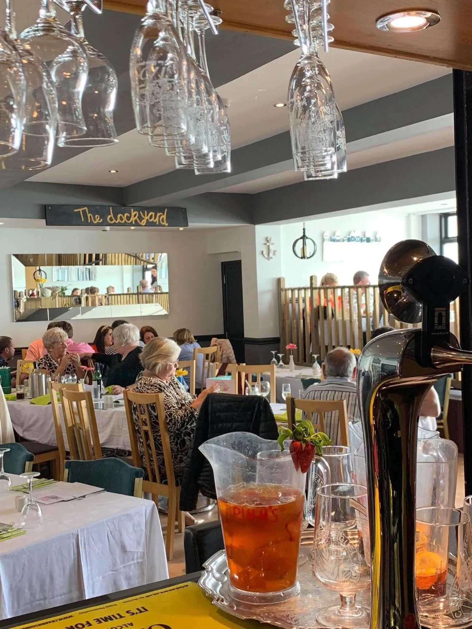 Food and drinks in Marina Metro Hotel