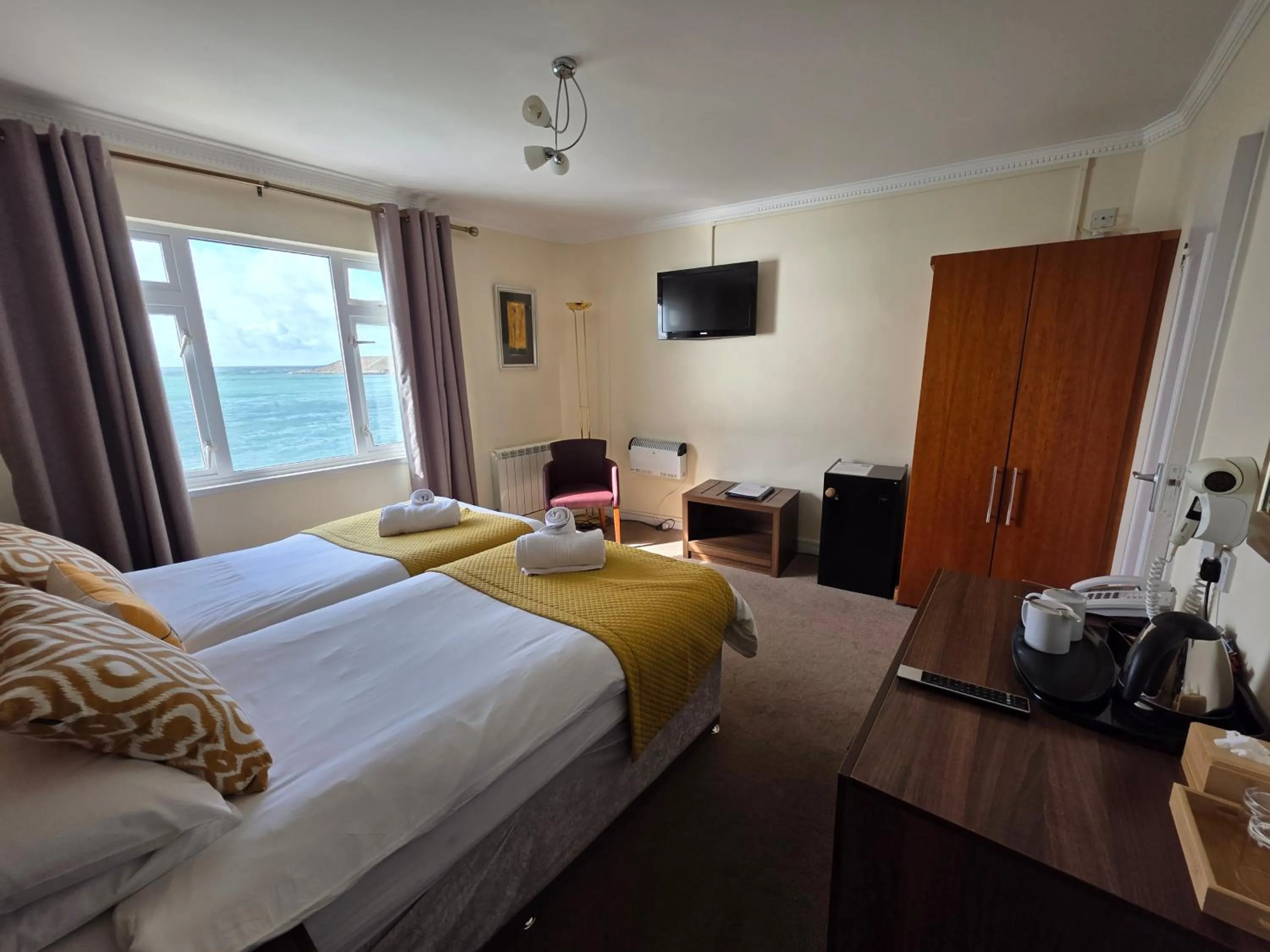 Bedroom, Bed in Marina Metro Hotel