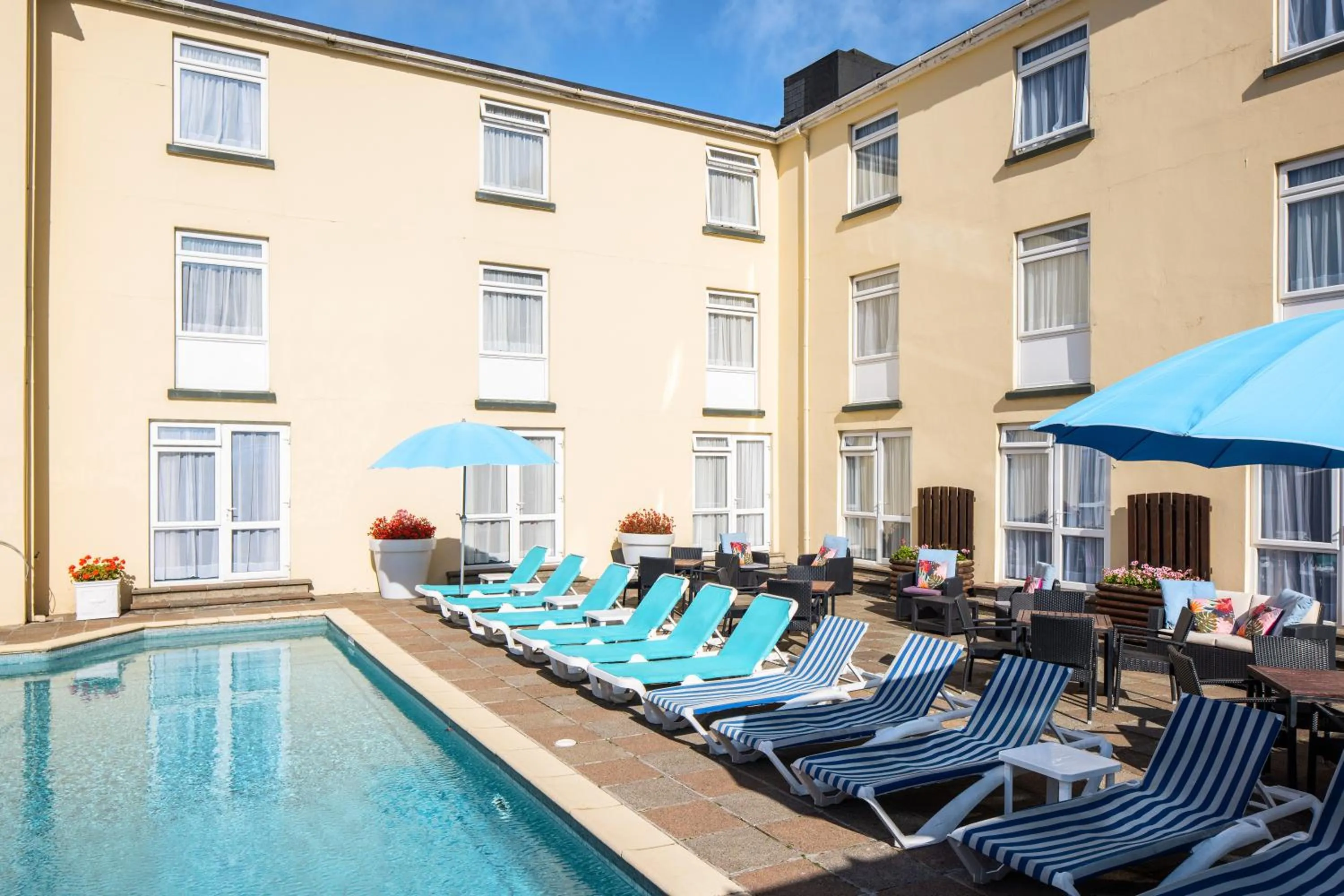 Swimming pool in The Monterey Hotel - Sure Hotel Collection by Best Western