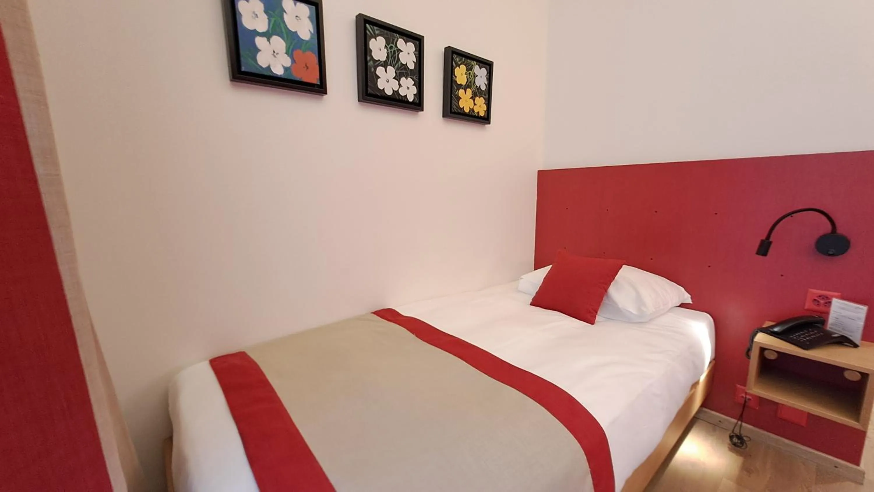 Bed in Hotel International & Terminus