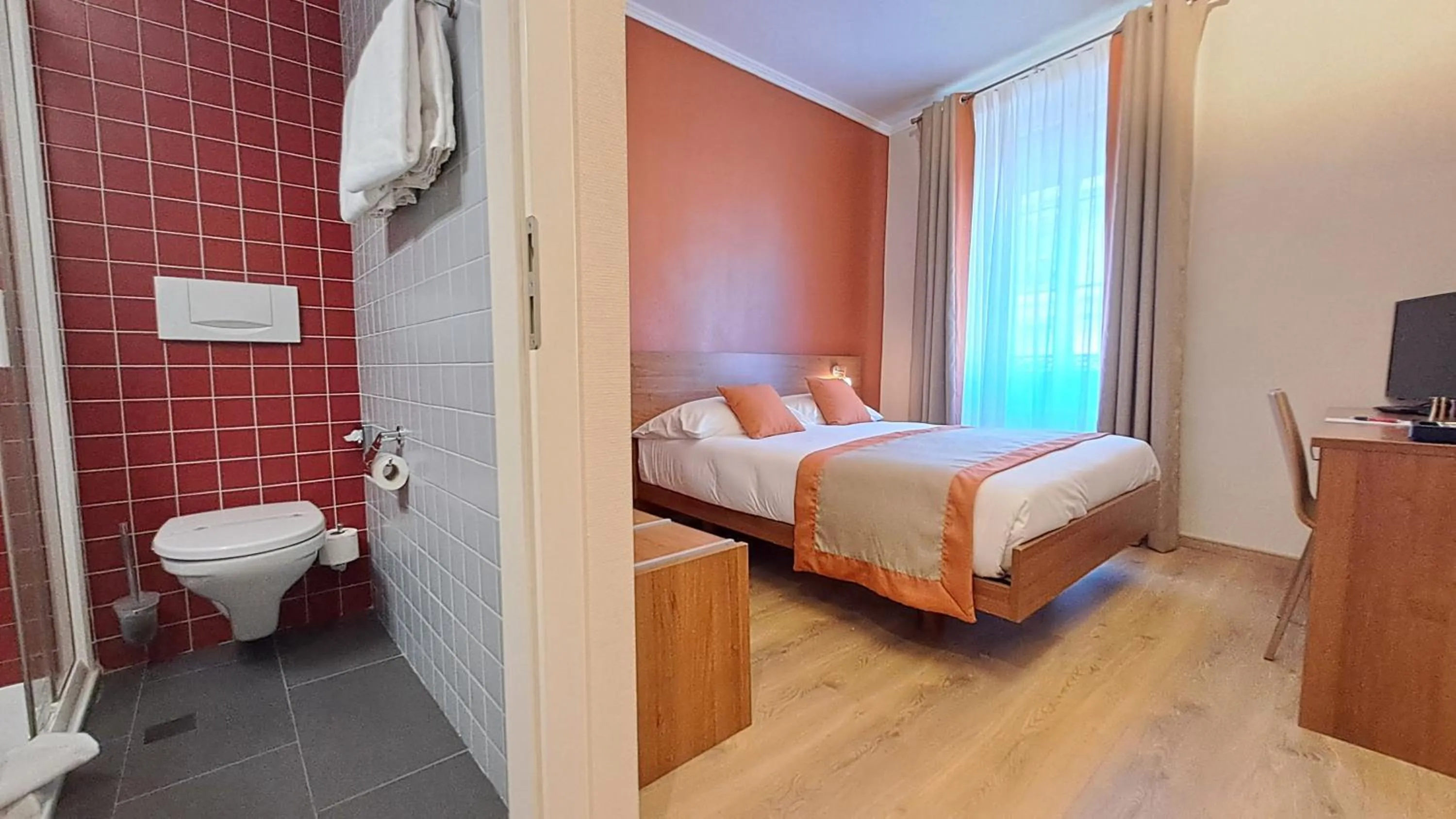 Bedroom, Bed in Hotel International & Terminus