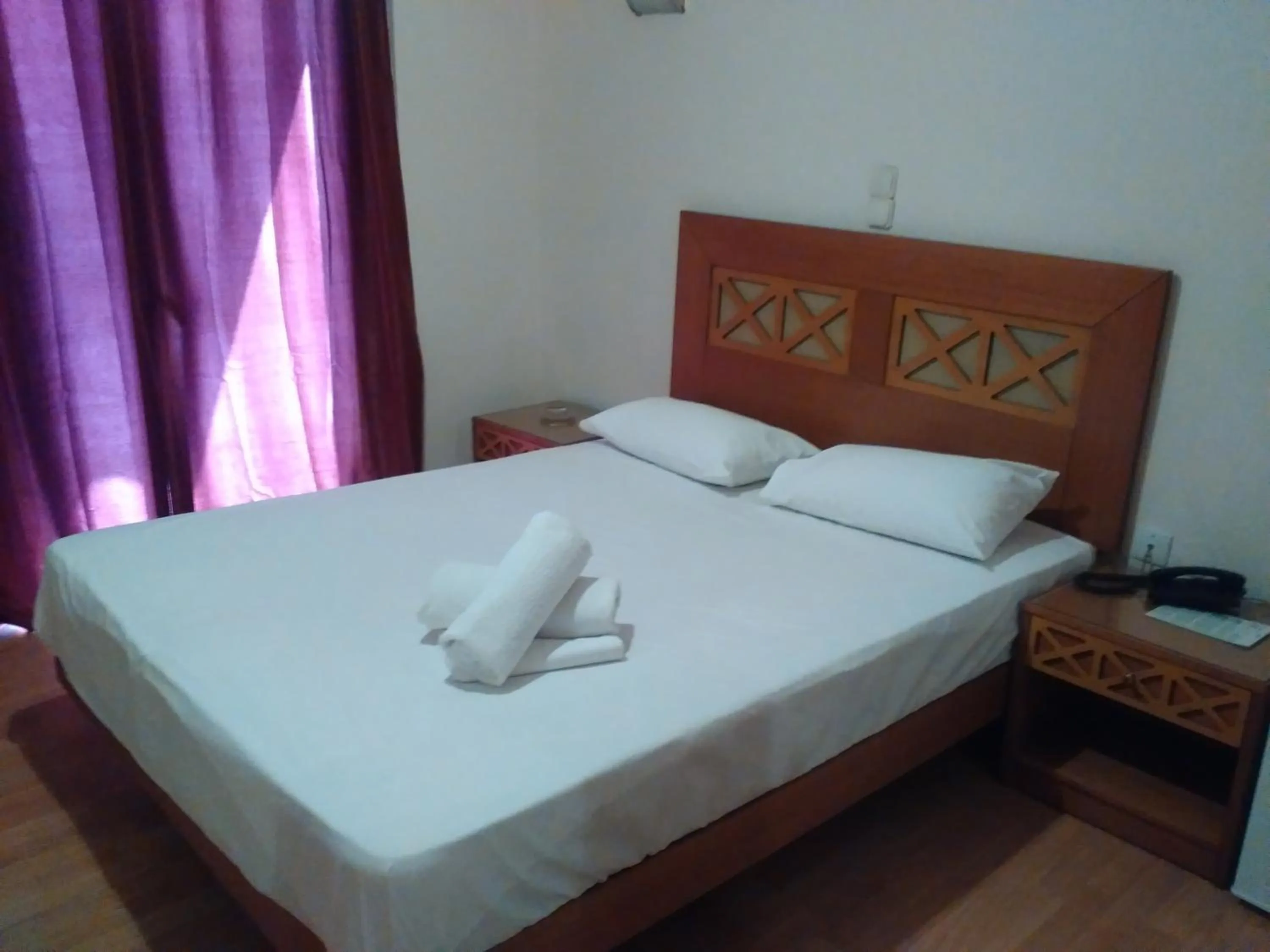 Bedroom, Bed in Glaros