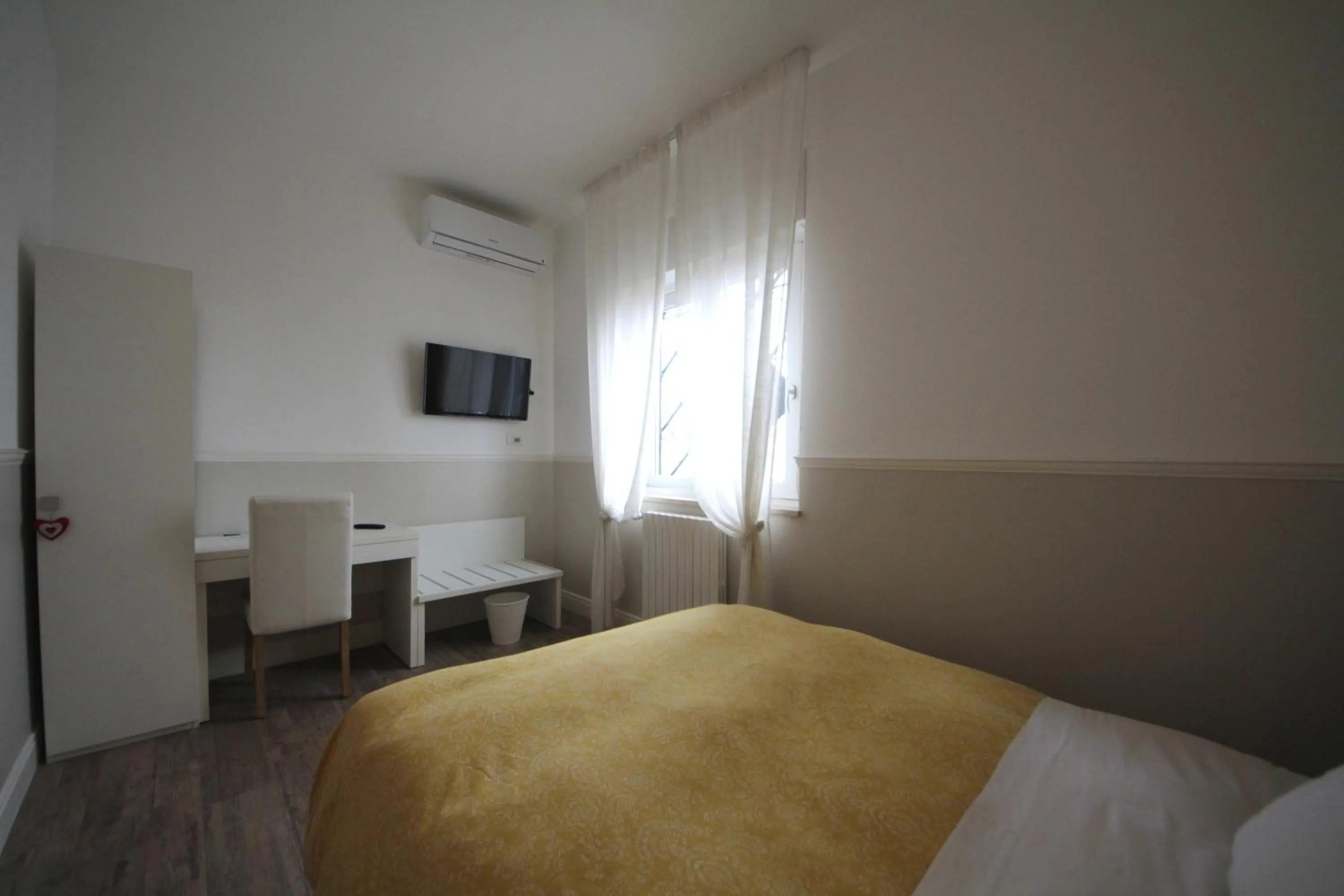 Photo of the whole room in Principe