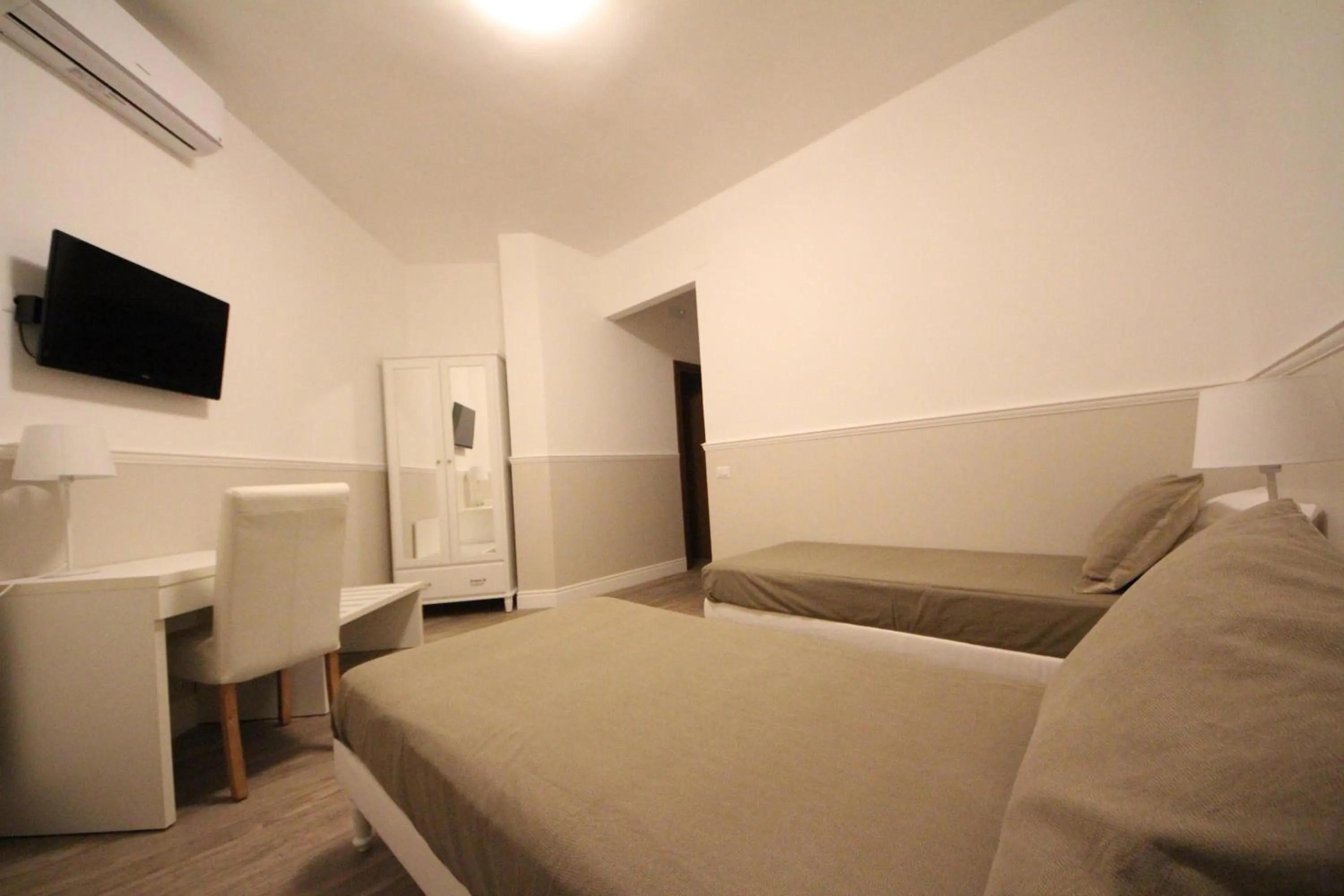 Photo of the whole room in Principe