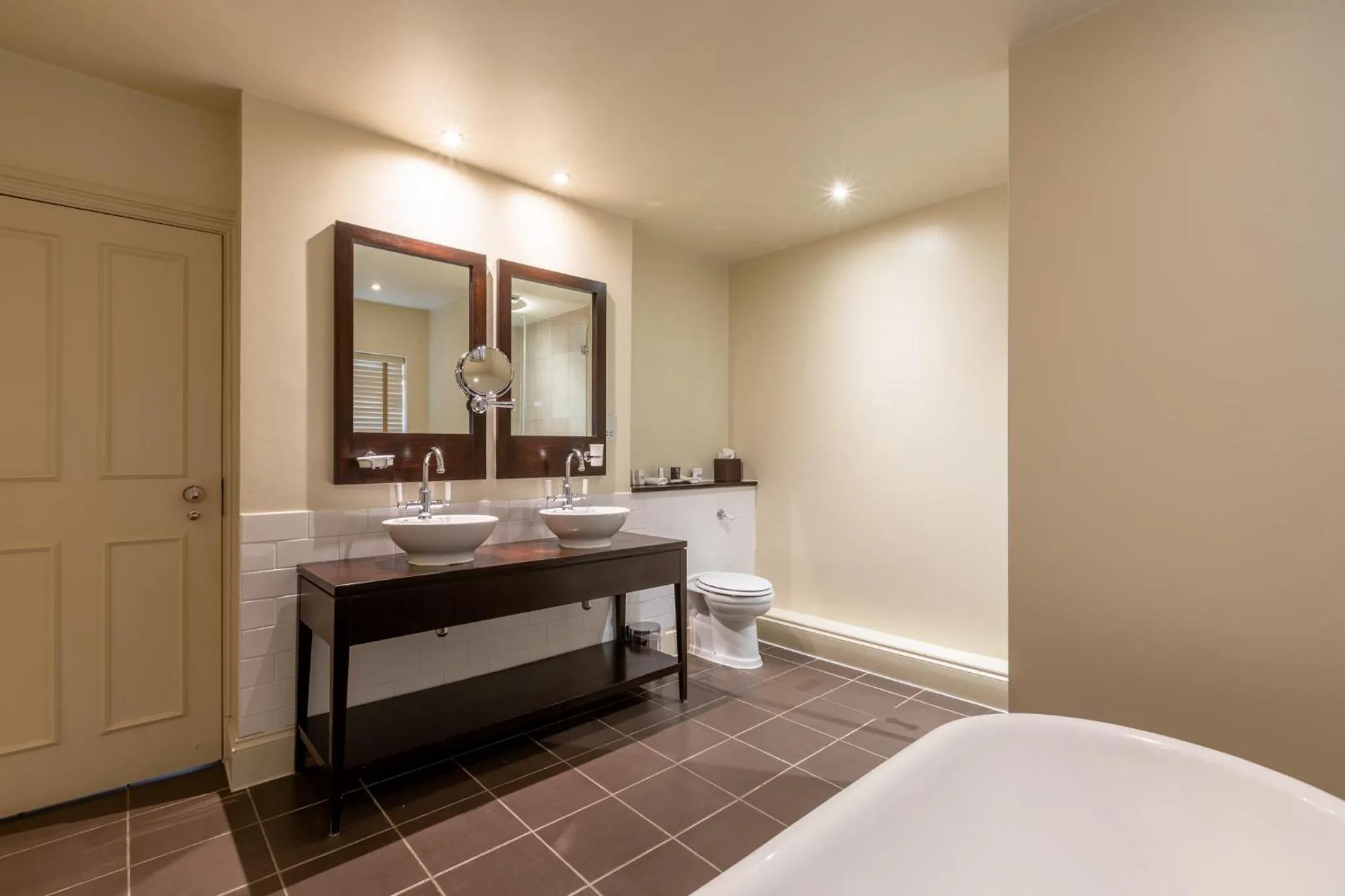 Bathroom, Bed in Stoke Place- Part of the Cairn Collection