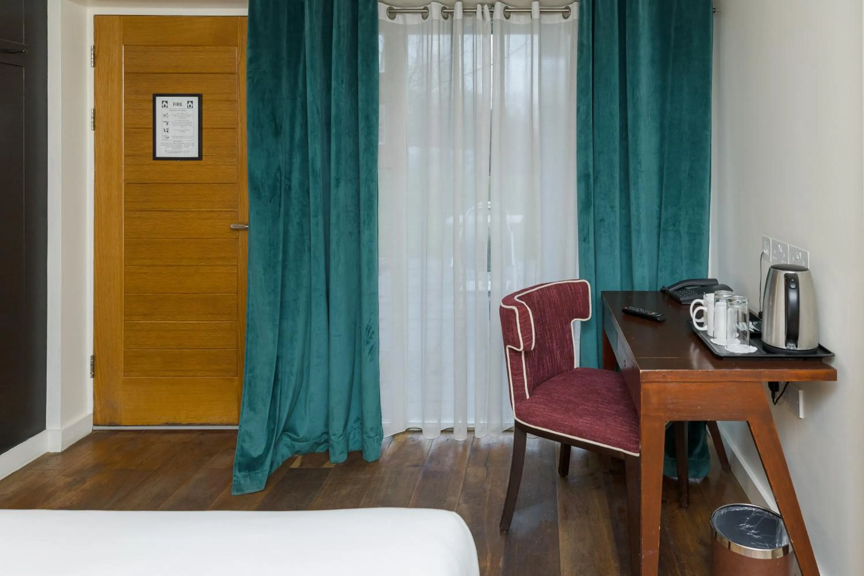 Seating area, Bed in Stoke Place- Part of the Cairn Collection