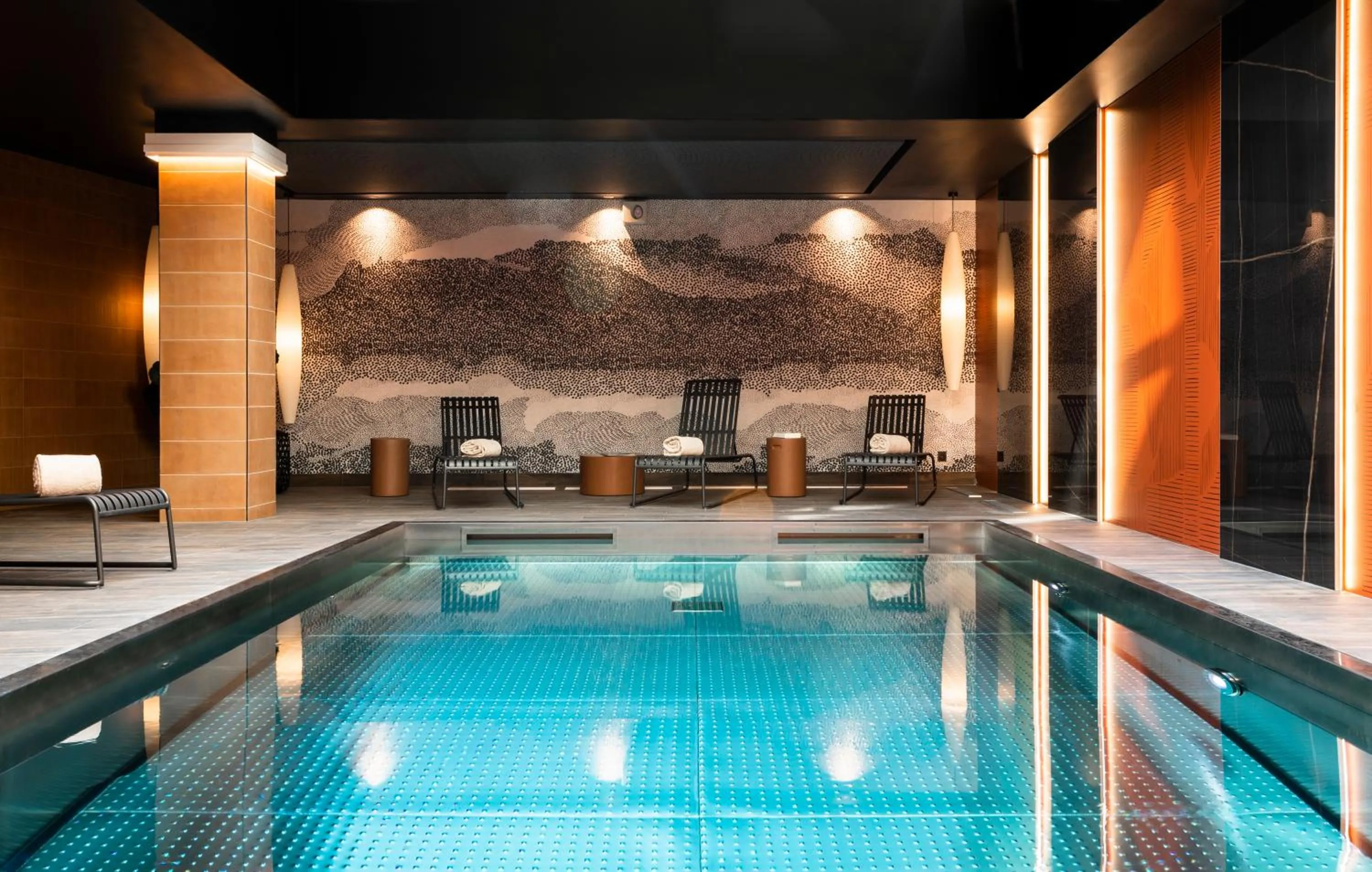 Swimming pool in Hôtel & Spa Oceania Le Conti