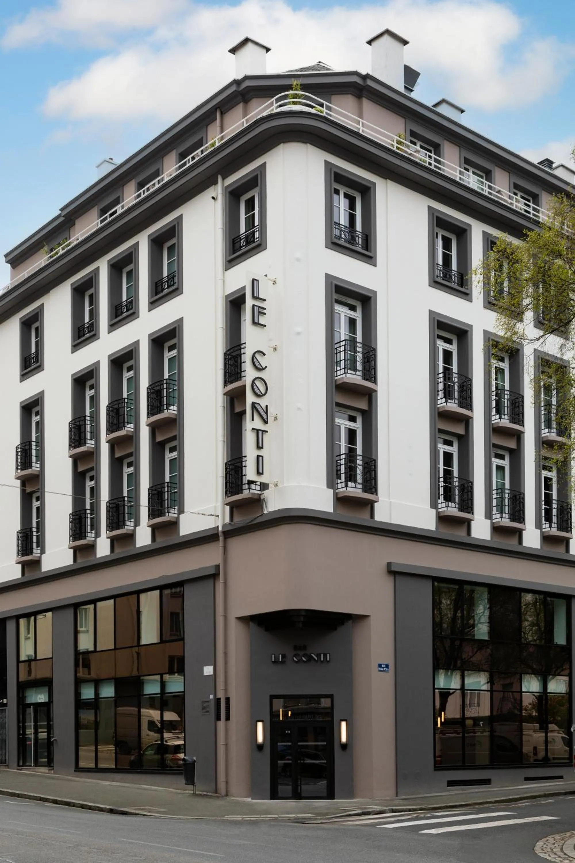 Facade/entrance in Hôtel & Spa Oceania Le Conti