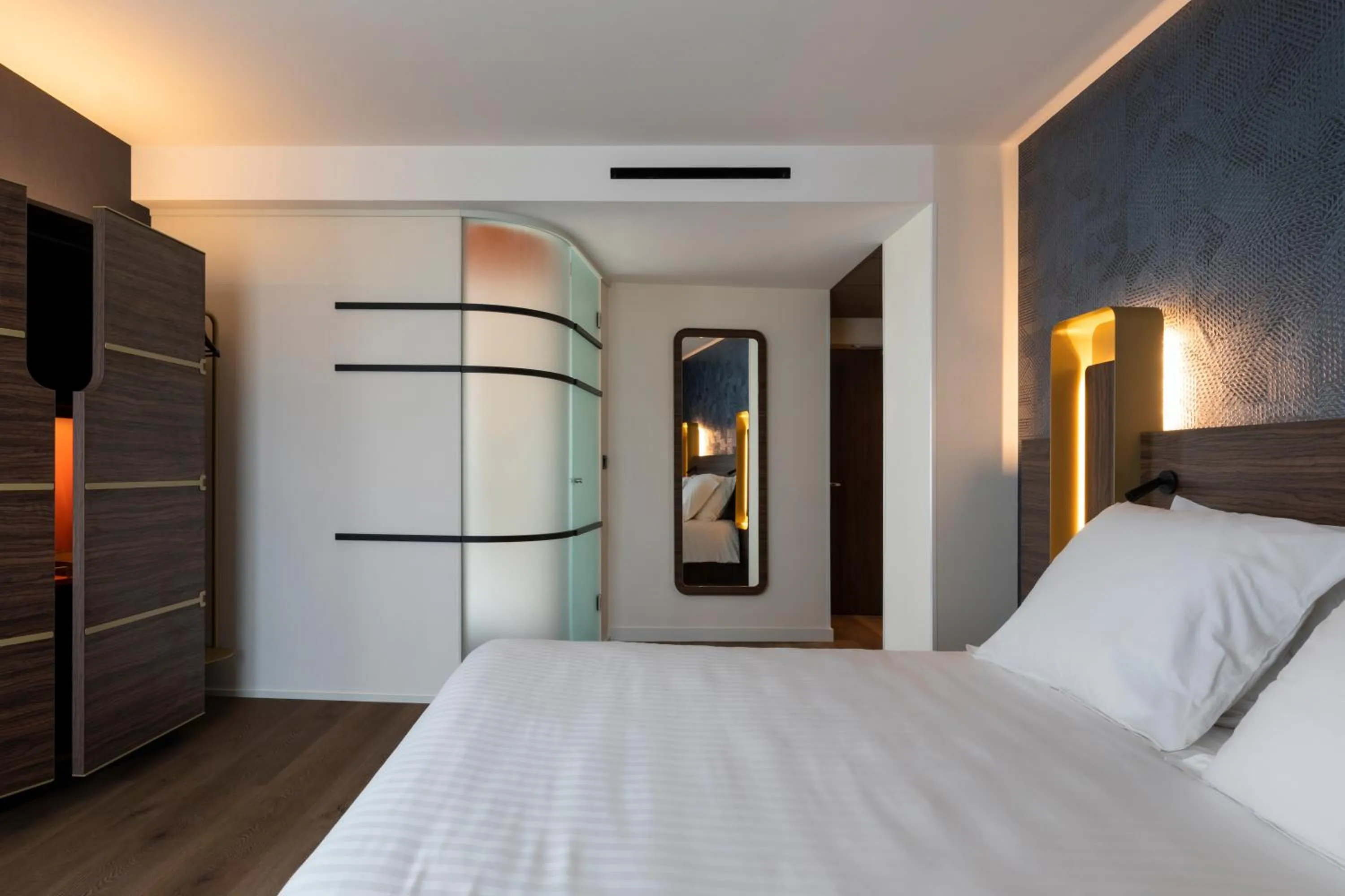 Bed in Hôtel & Spa Oceania Le Conti