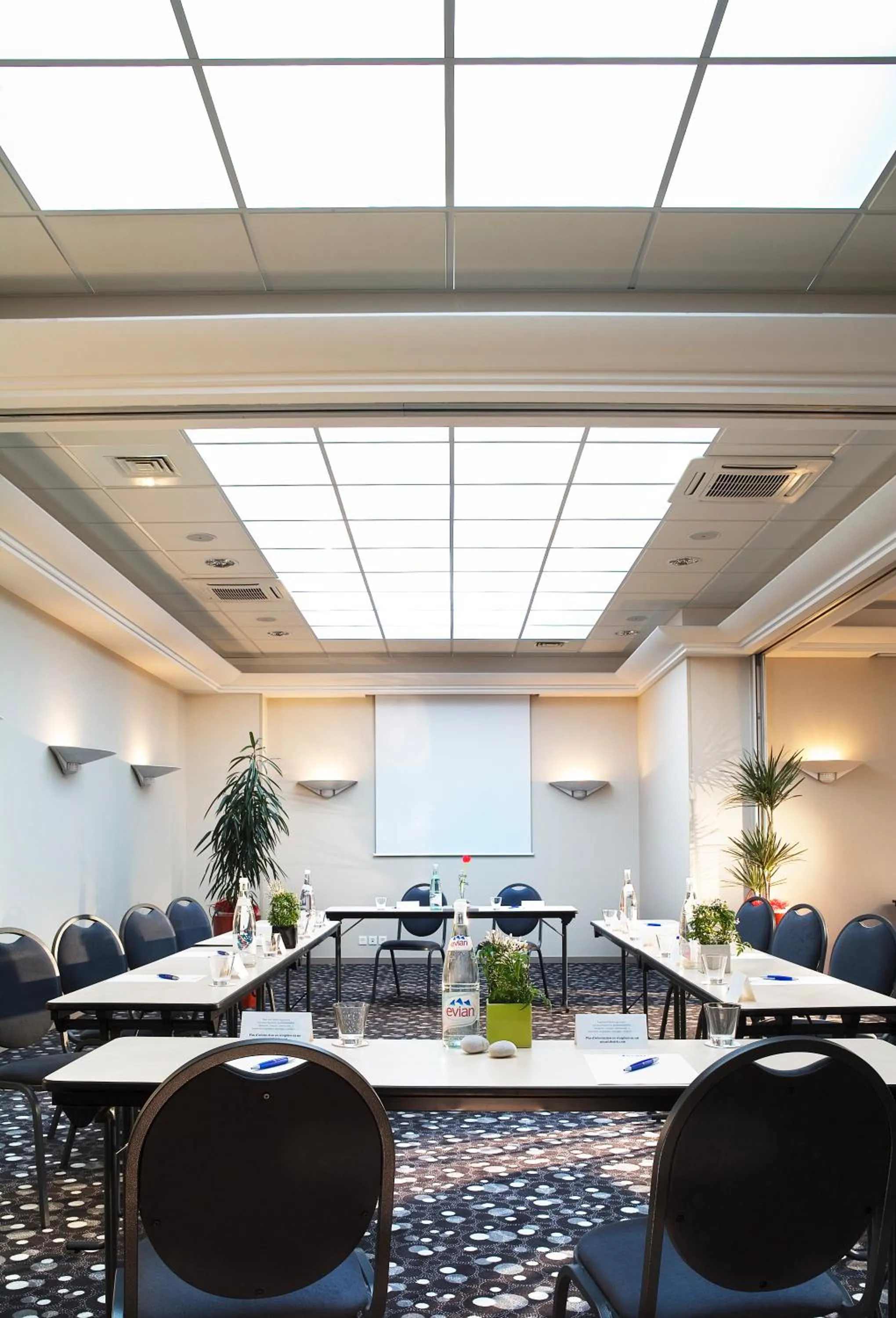 Meeting/conference room in Hôtel Oceania Brest